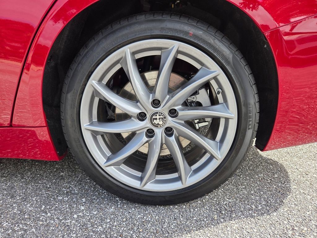 2026 Alfa Romeo Giulia - Photo 9
