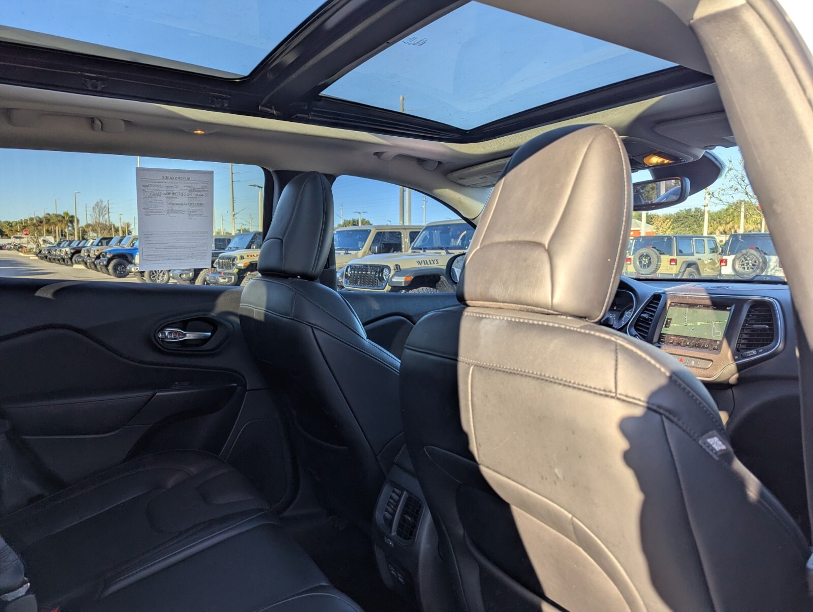 2021 Jeep Cherokee - Photo 12