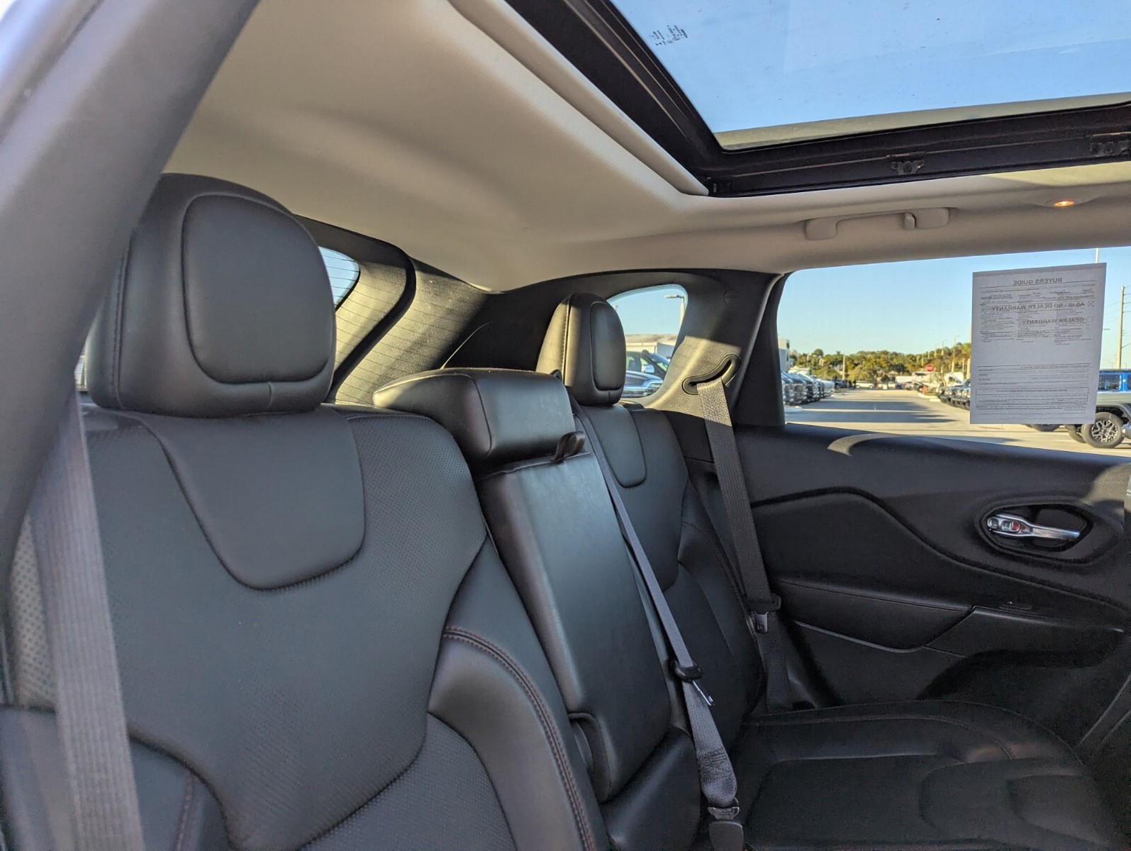 2021 Jeep Cherokee - Photo 14