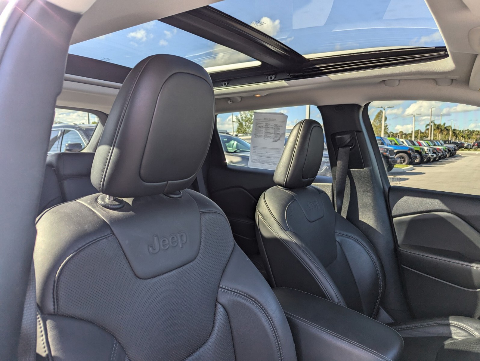 2021 Jeep Cherokee - Photo 11