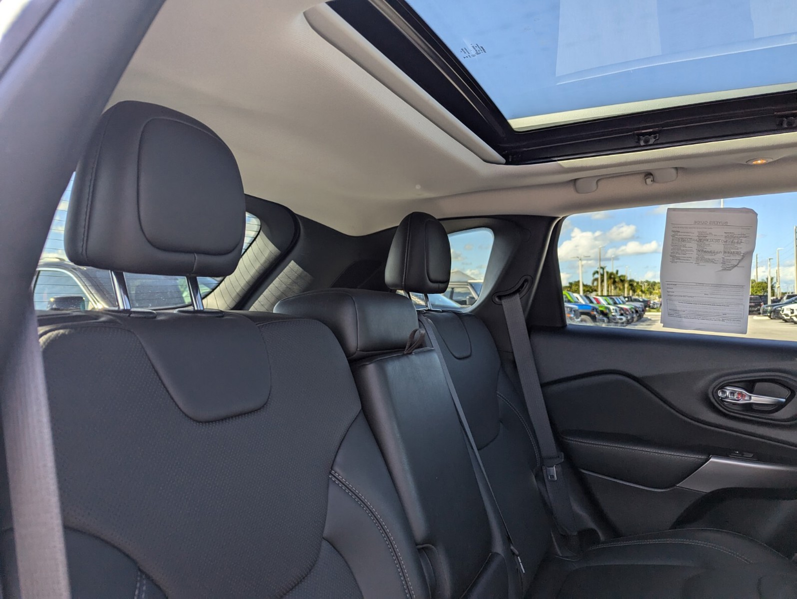 2021 Jeep Cherokee - Photo 14