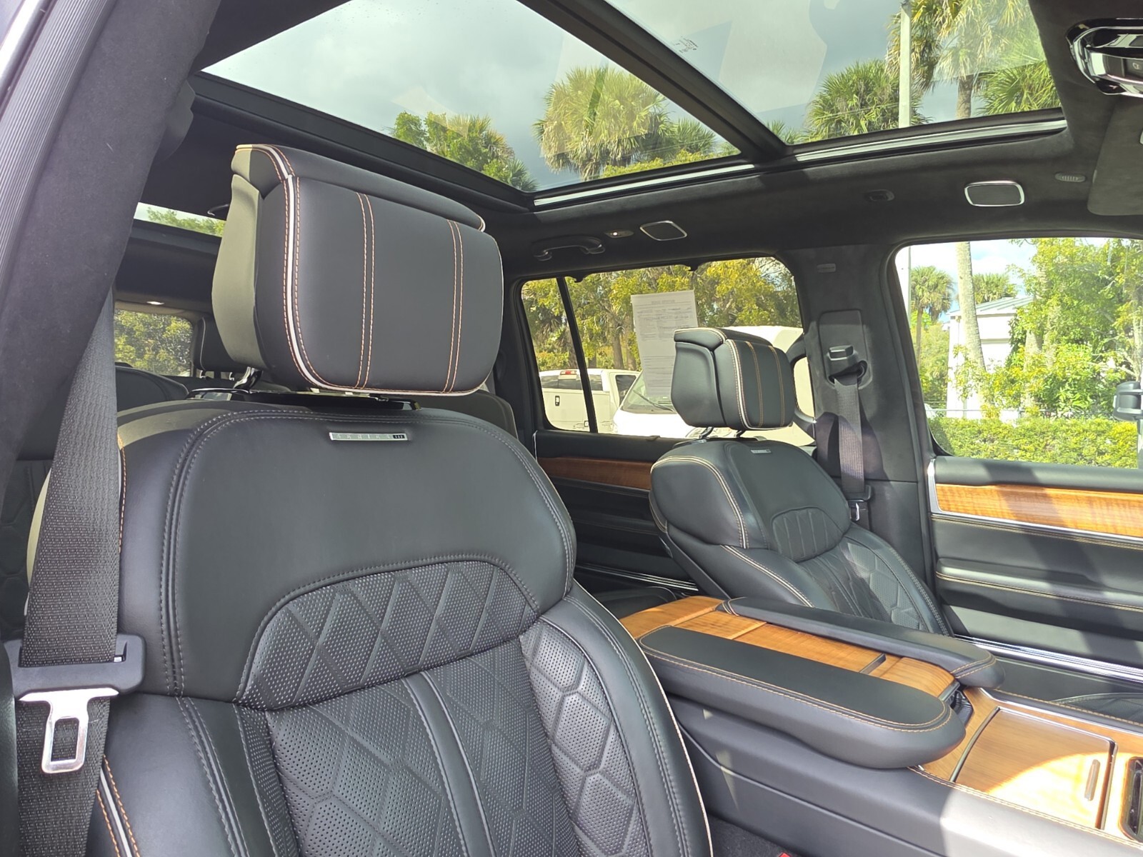 2023 Jeep Grand Wagoneer - Photo 11