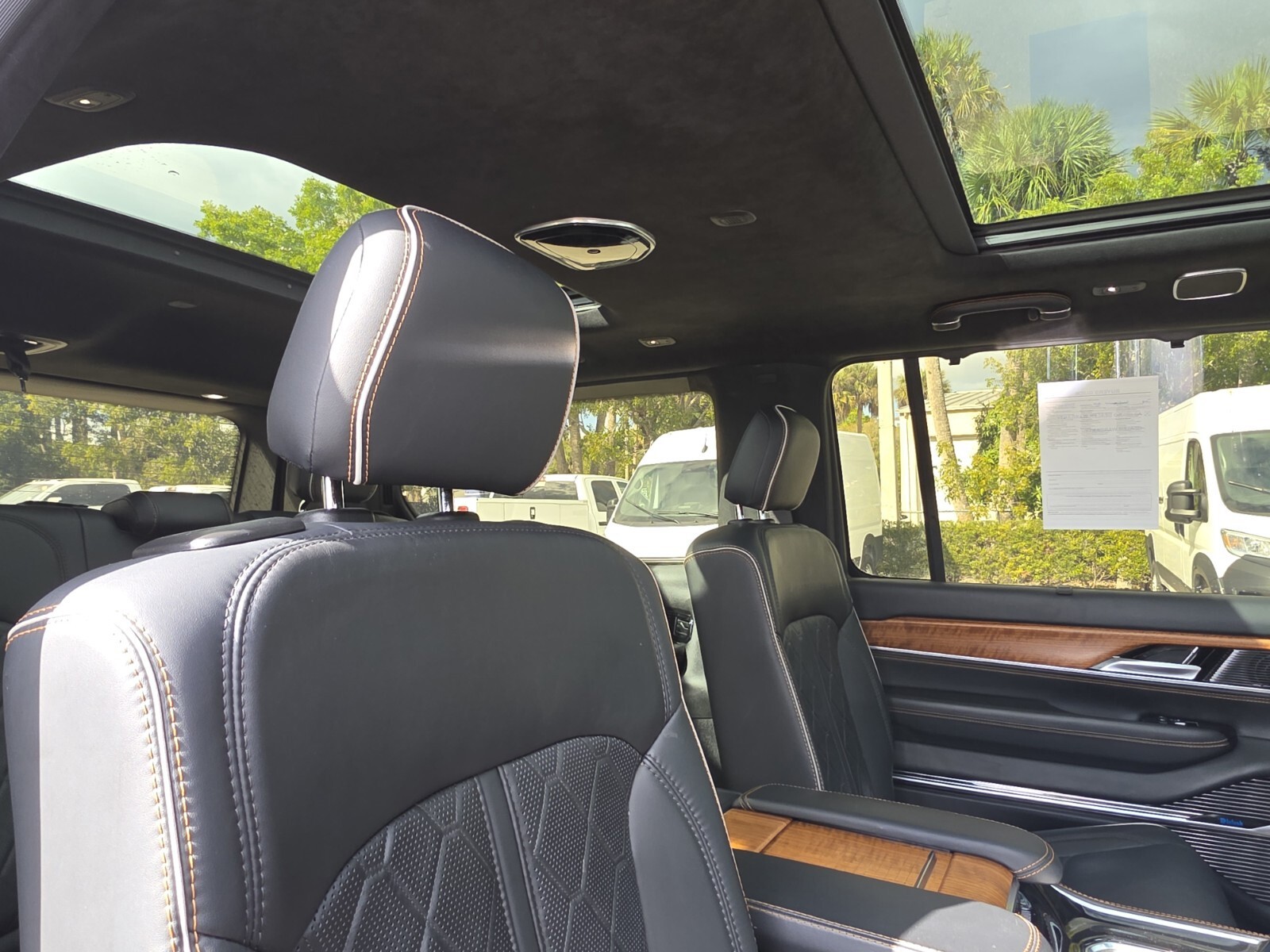 2023 Jeep Grand Wagoneer - Photo 14