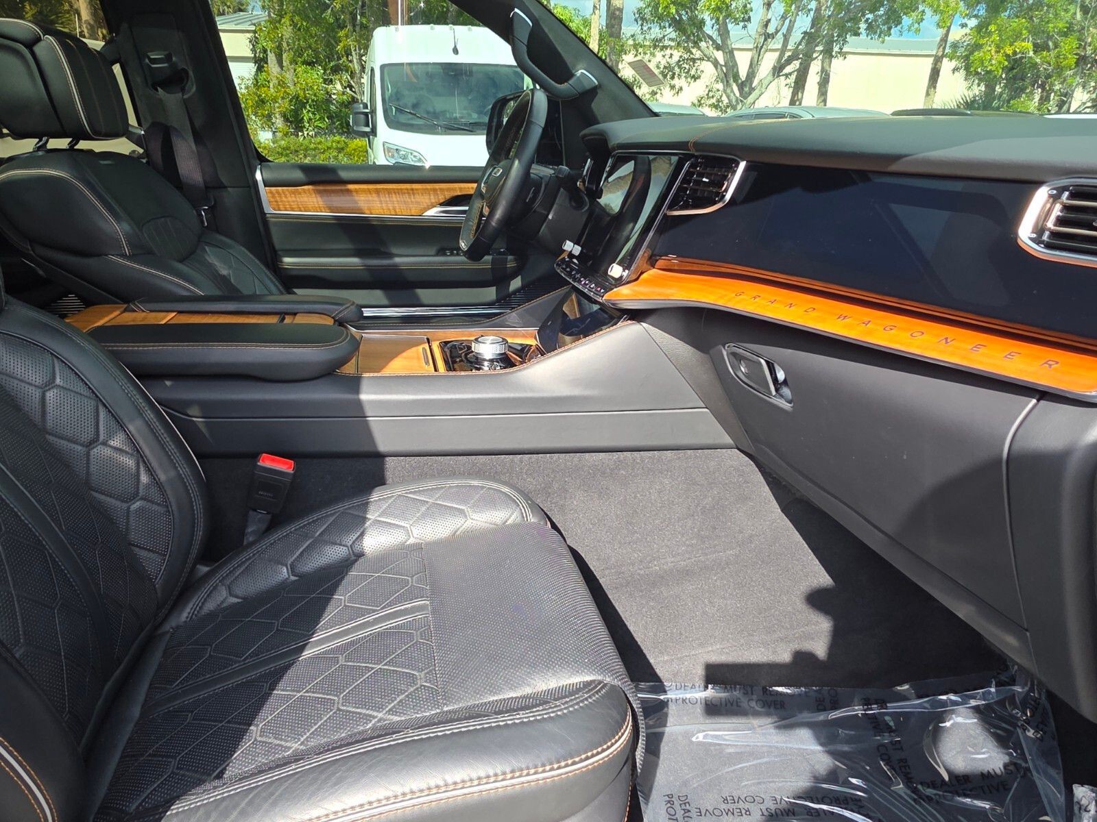 2023 Jeep Grand Wagoneer - Photo 9