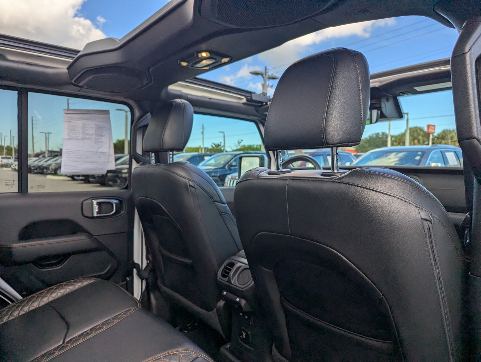 2022 Jeep Wrangler - Photo 12