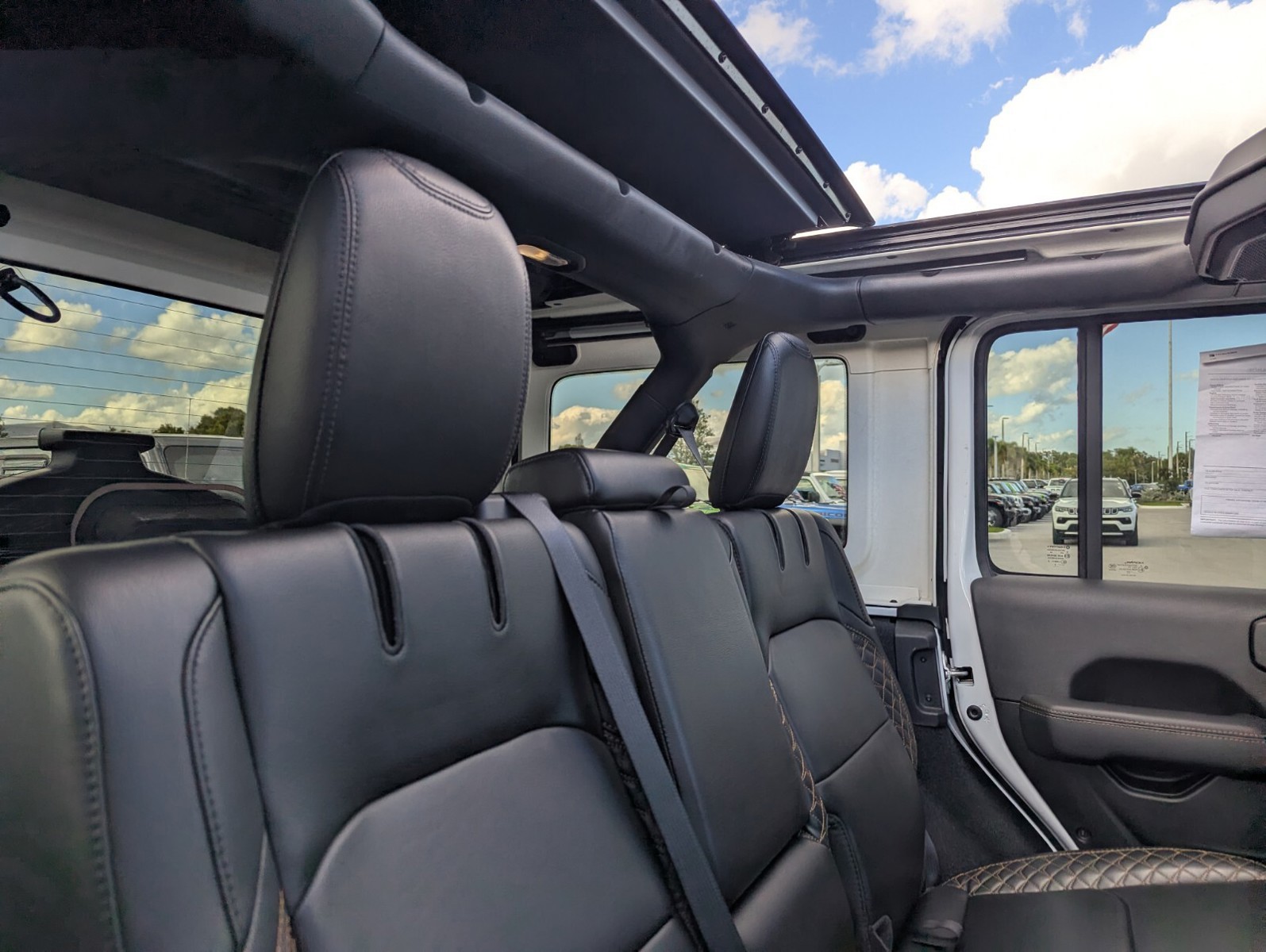 2022 Jeep Wrangler - Photo 14