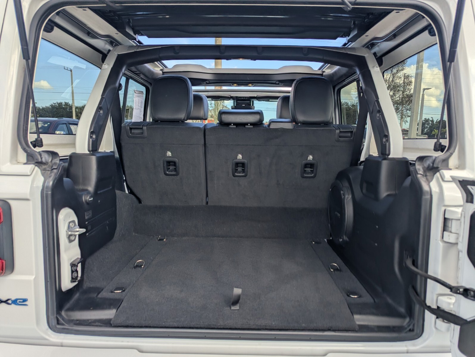2022 Jeep Wrangler - Photo 15