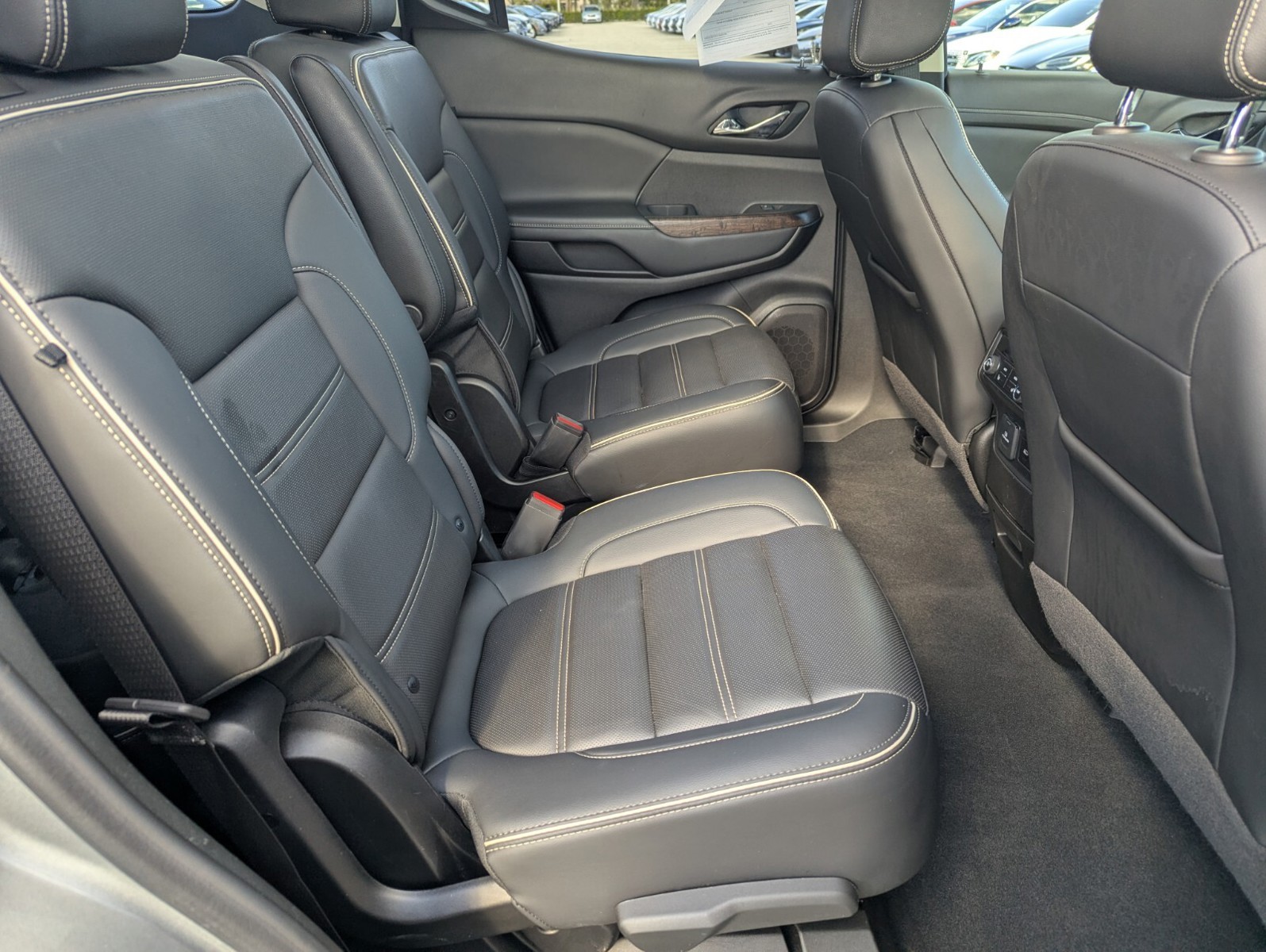 2023 GMC Acadia - Photo 13