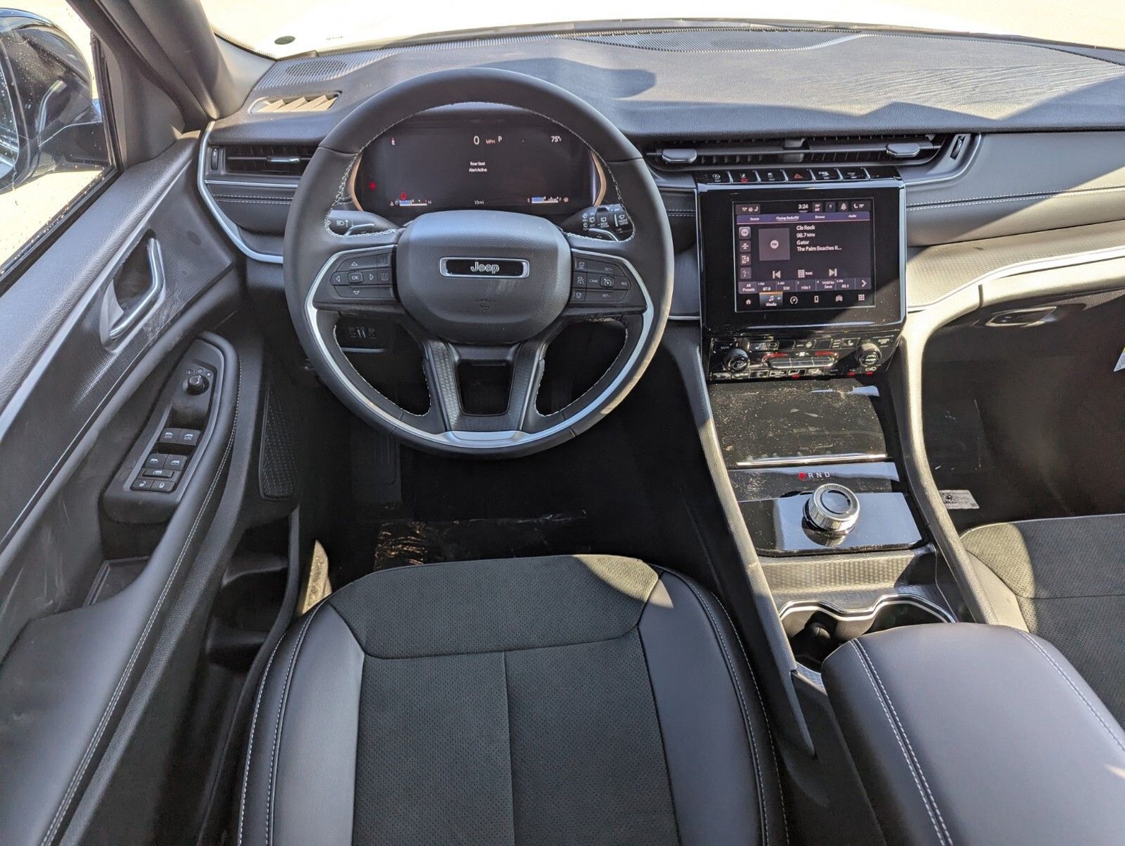 2025 Jeep Grand Cherokee - Photo 10