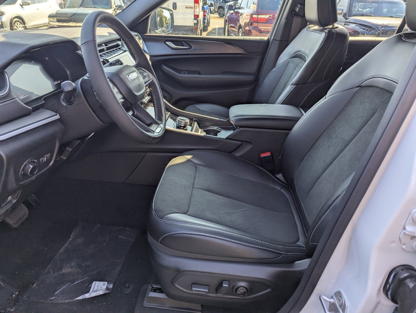 2025 Jeep Grand Cherokee - Photo 12