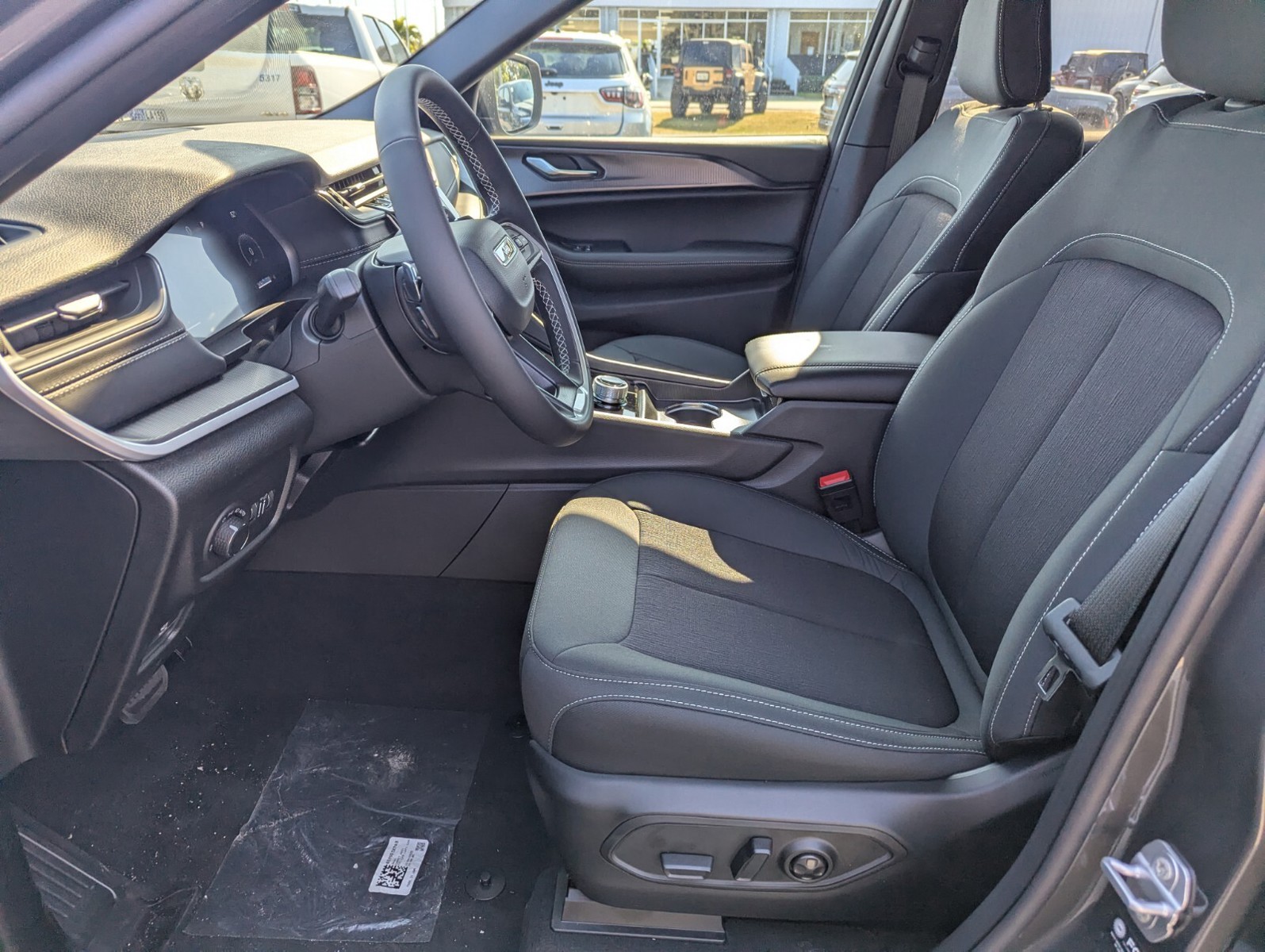2025 Jeep Grand Cherokee - Photo 12