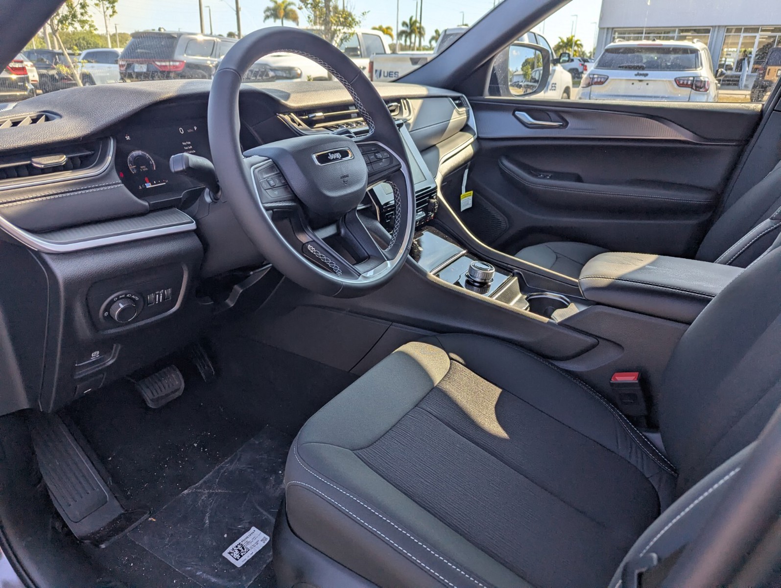 2025 Jeep Grand Cherokee - Photo 13