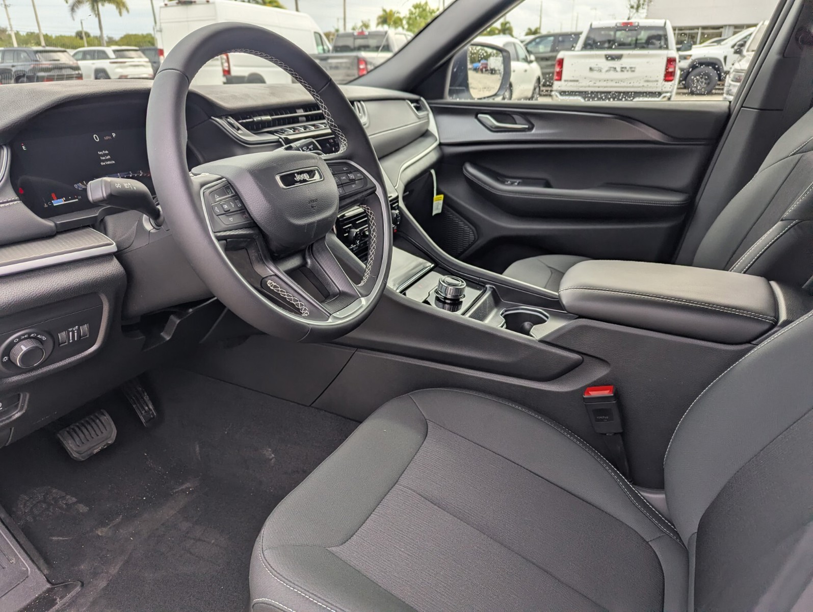2025 Jeep Grand Cherokee - Photo 13