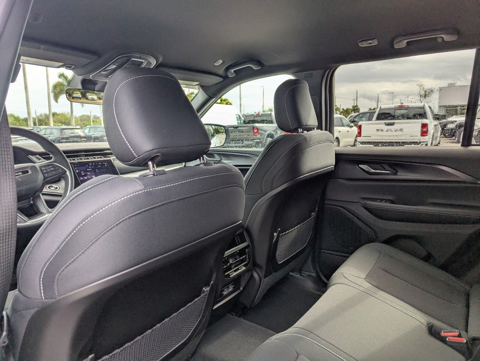 2025 Jeep Grand Cherokee - Photo 9