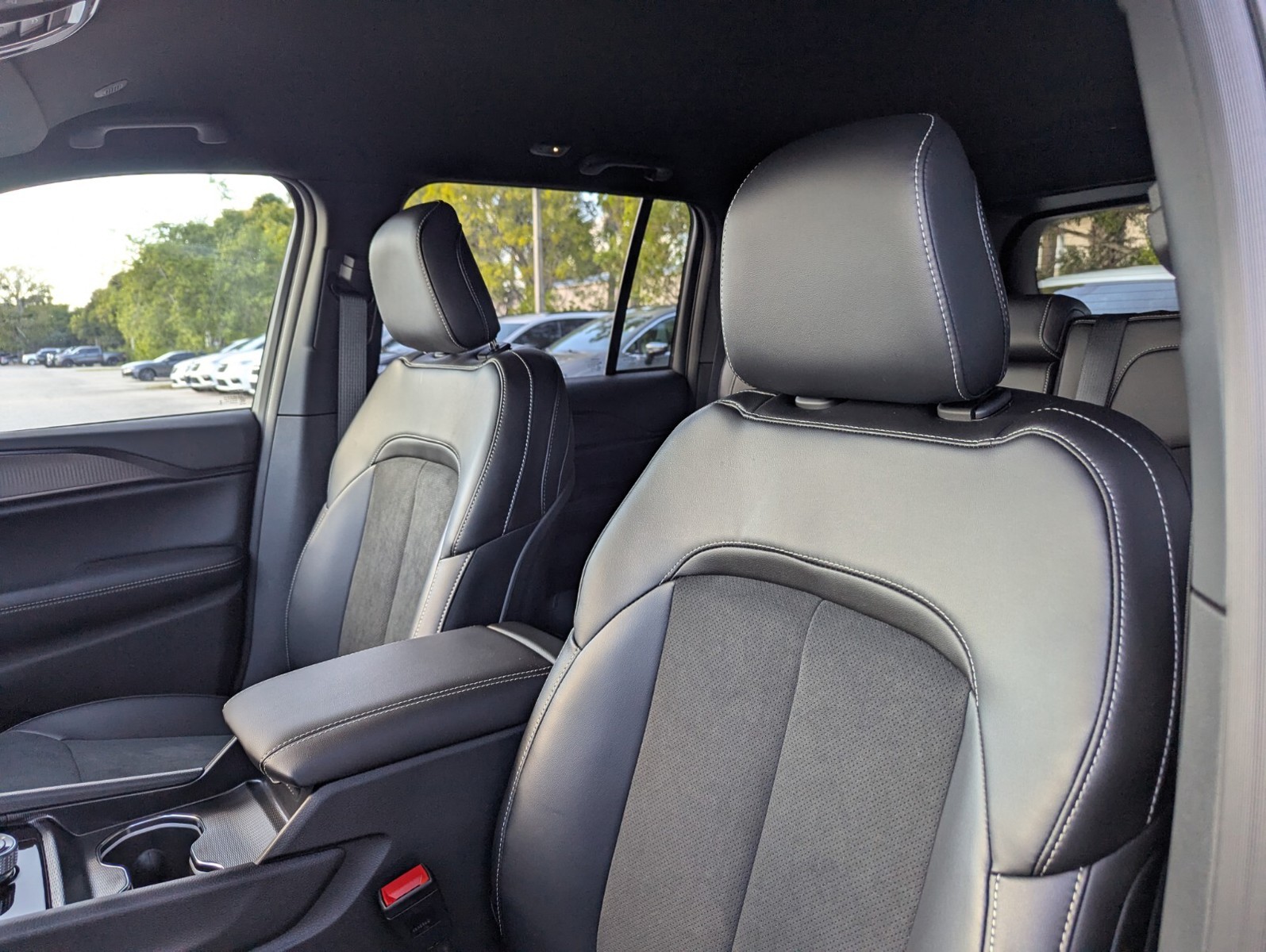 2025 Jeep Grand Cherokee - Photo 11