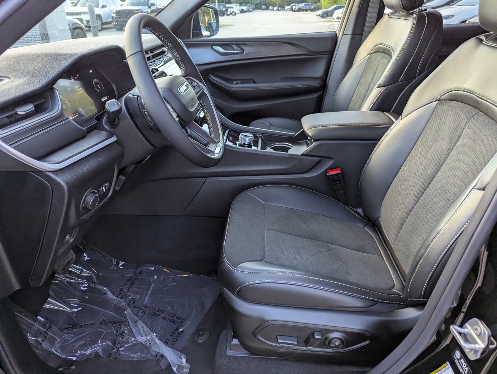 2025 Jeep Grand Cherokee - Photo 12