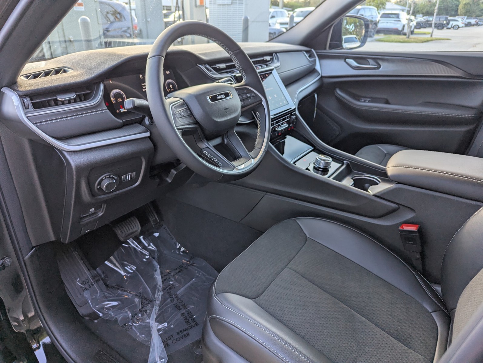 2025 Jeep Grand Cherokee - Photo 13