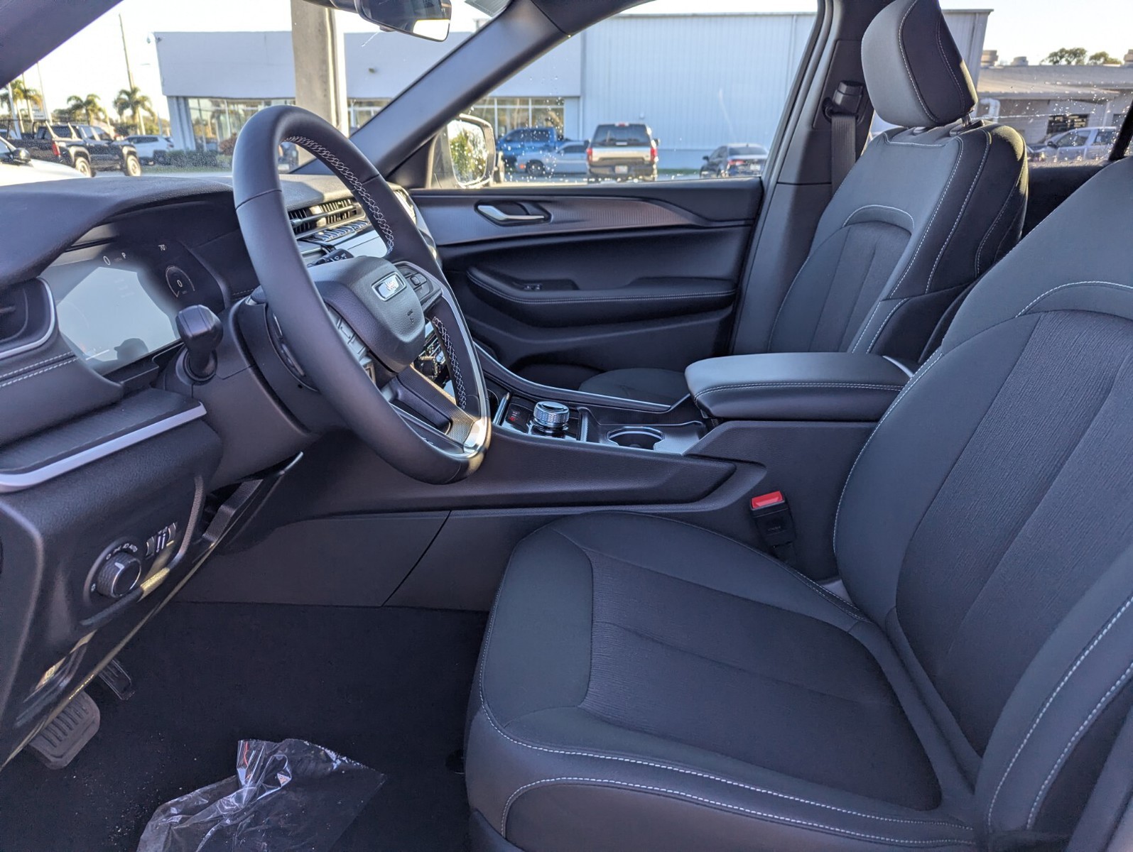 2025 Jeep Grand Cherokee - Photo 13