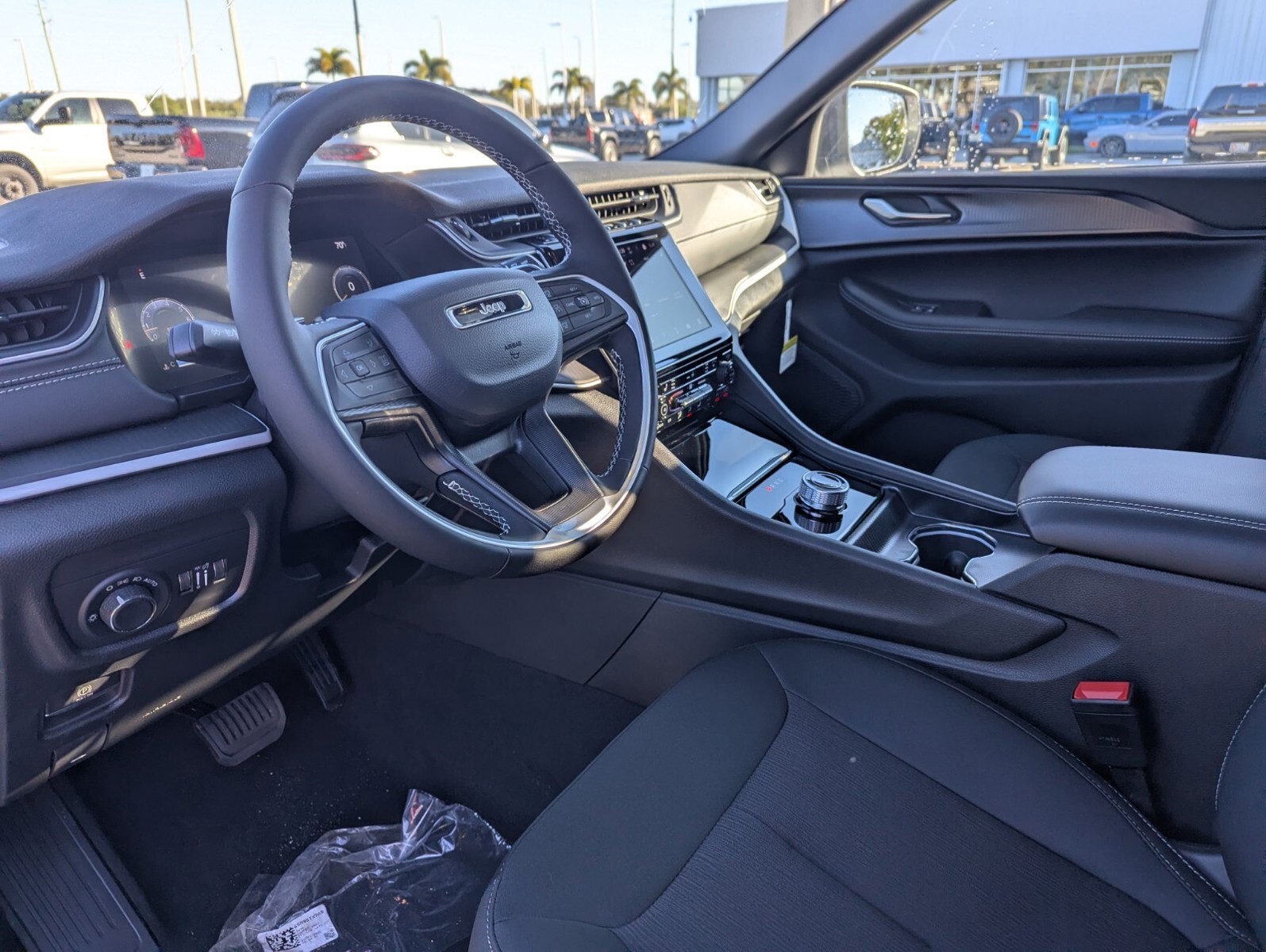 2025 Jeep Grand Cherokee - Photo 14