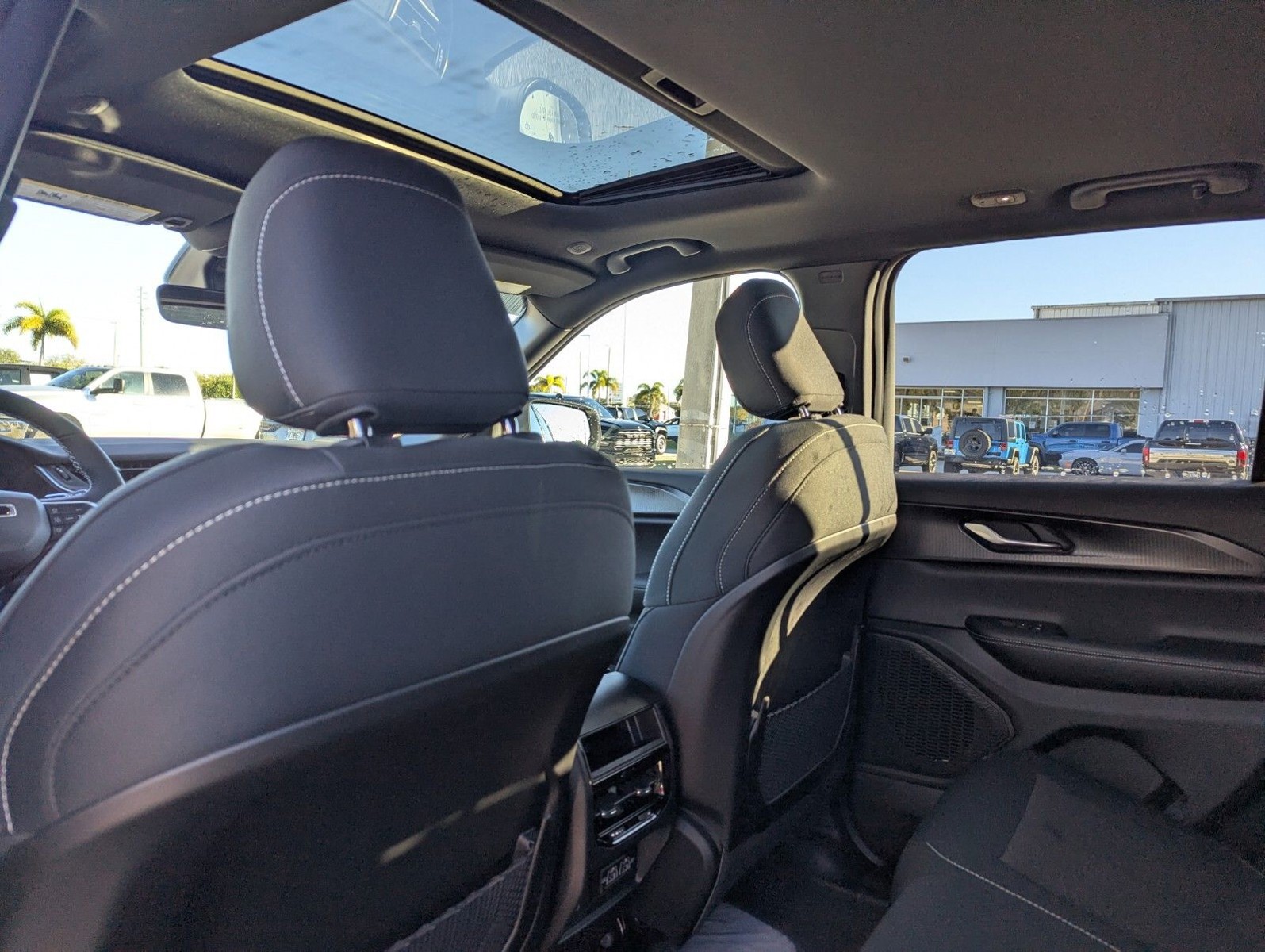 2025 Jeep Grand Cherokee - Photo 9