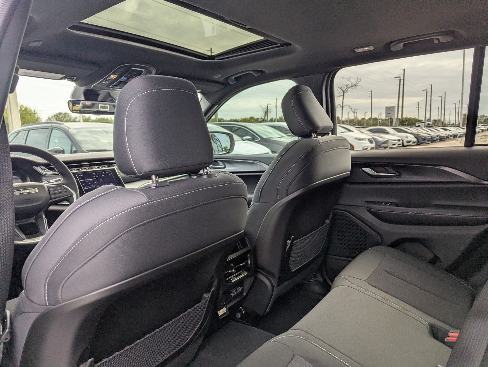2025 Jeep Grand Cherokee - Photo 9