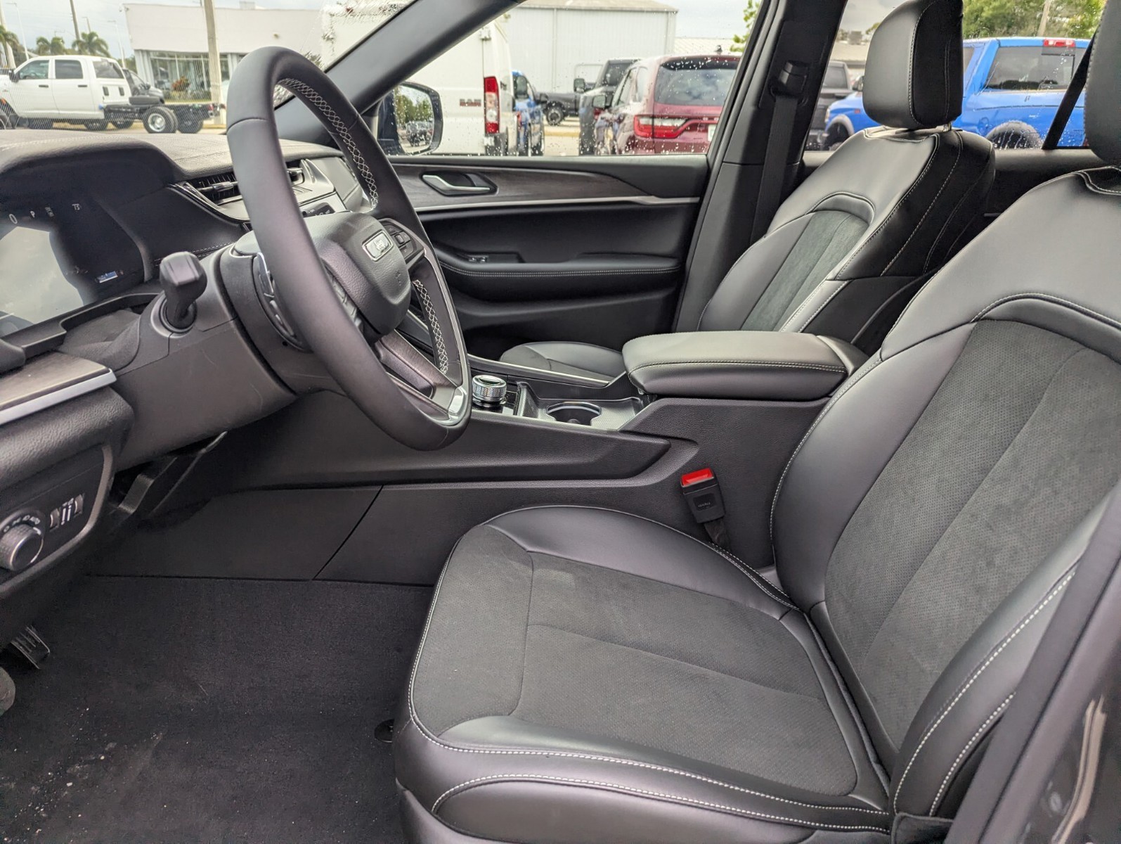 2026 Jeep Grand Cherokee - Photo 12