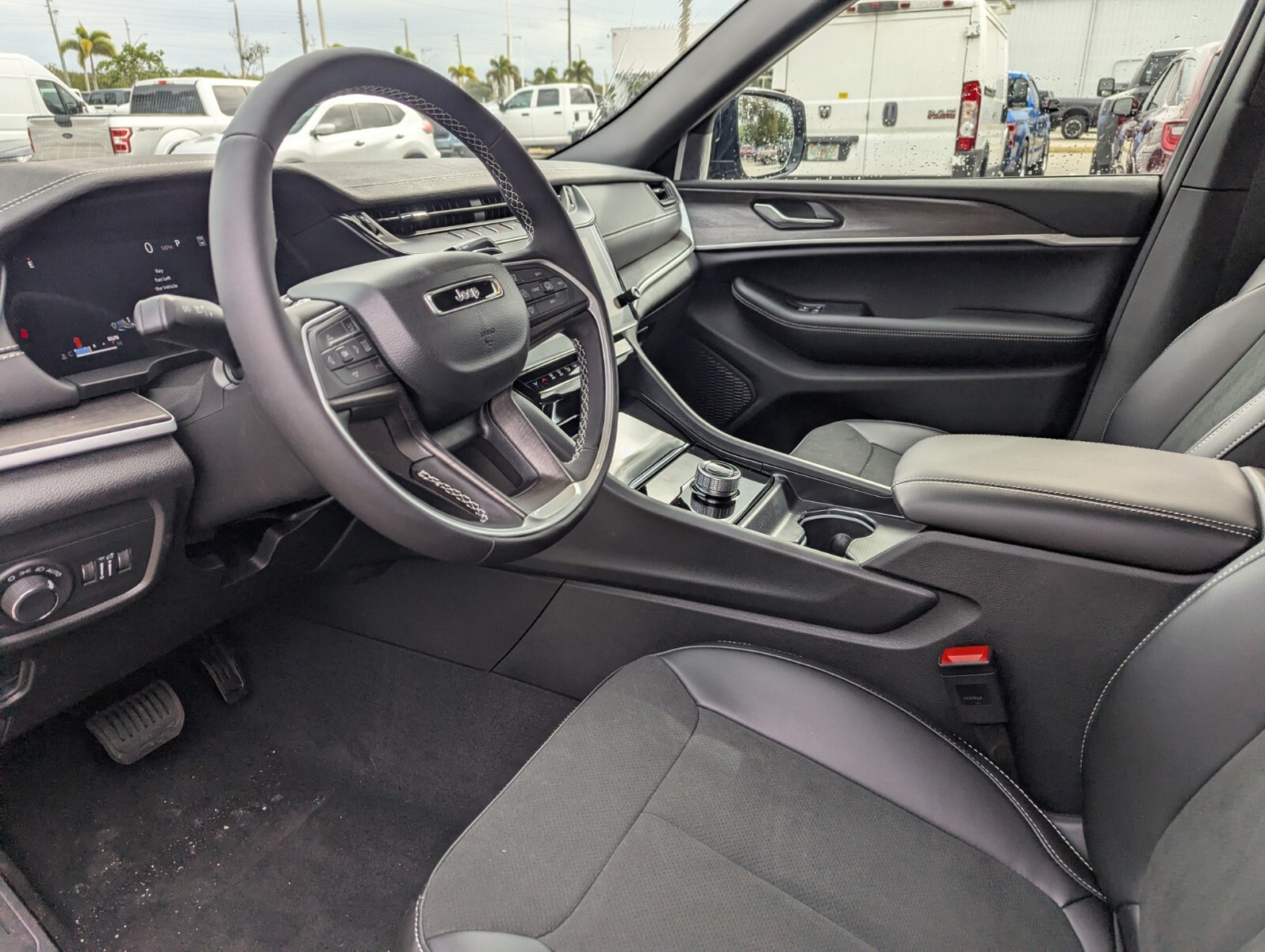 2026 Jeep Grand Cherokee - Photo 13
