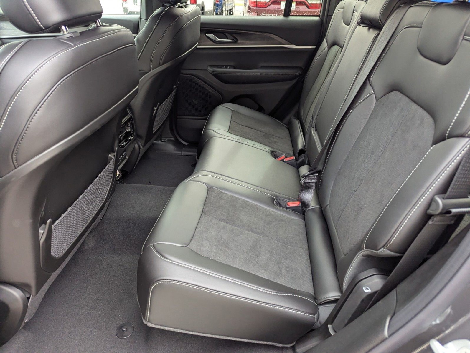 2026 Jeep Grand Cherokee - Photo 8