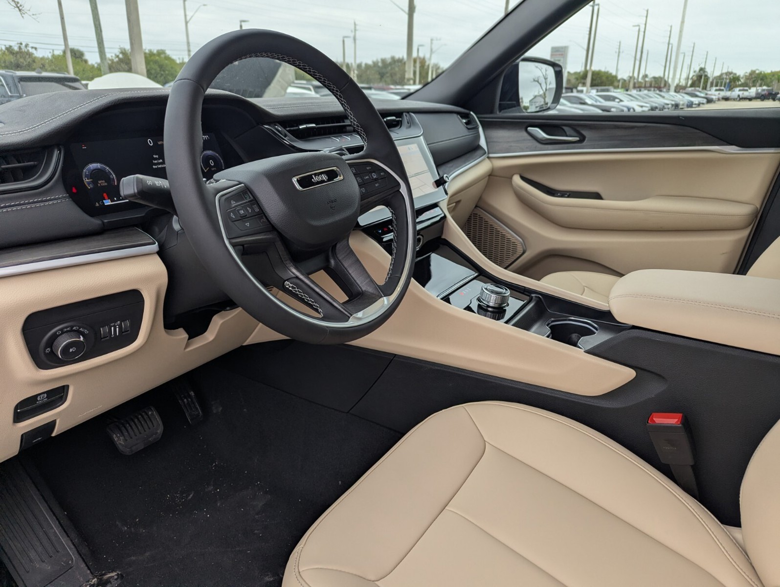 2026 Jeep Grand Cherokee - Photo 13