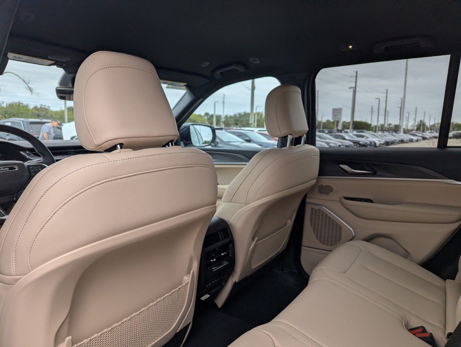 2026 Jeep Grand Cherokee - Photo 9