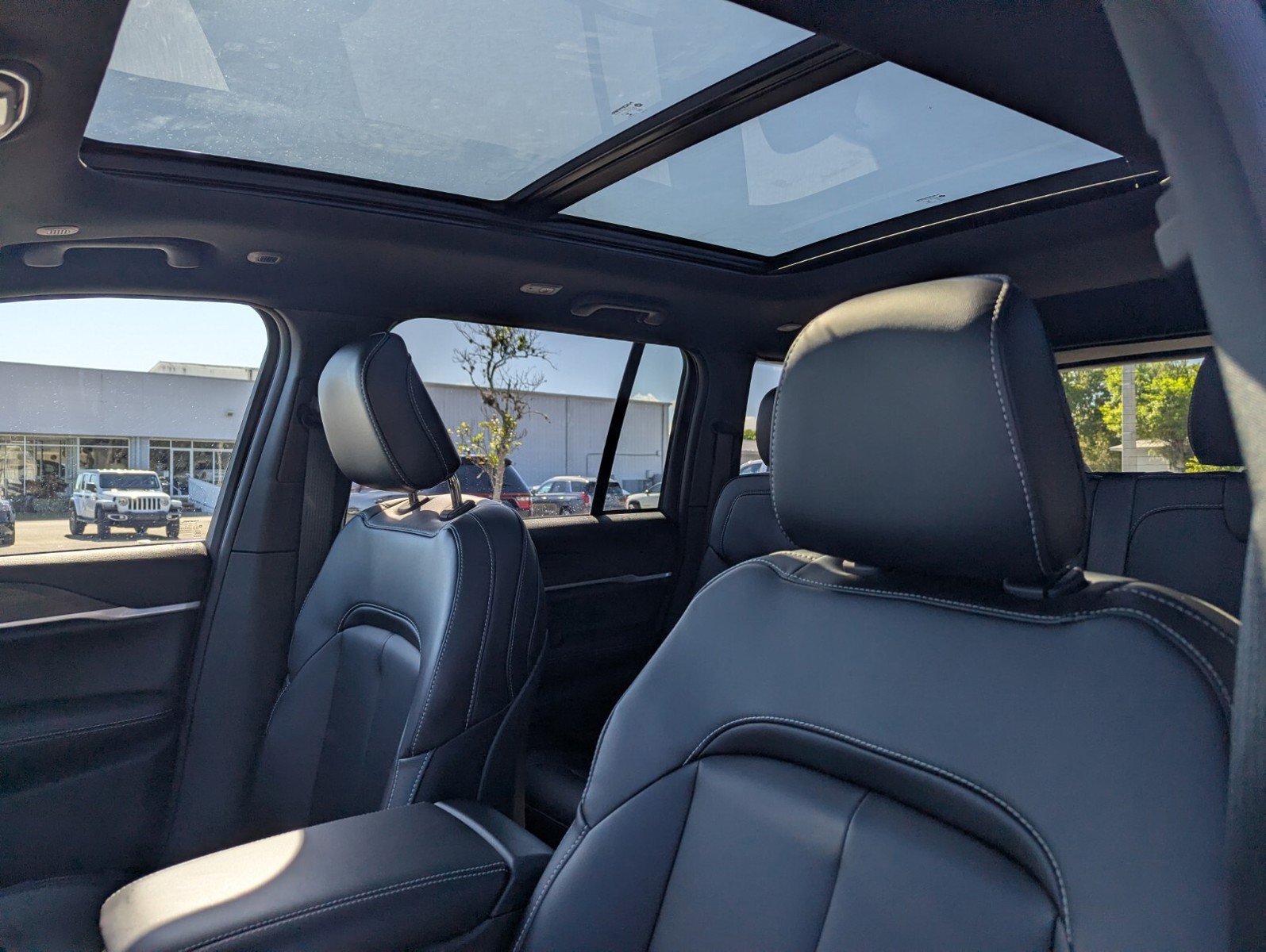 2026 Jeep Grand Cherokee - Photo 12