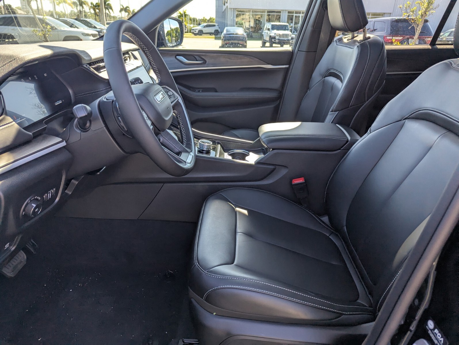 2026 Jeep Grand Cherokee - Photo 13