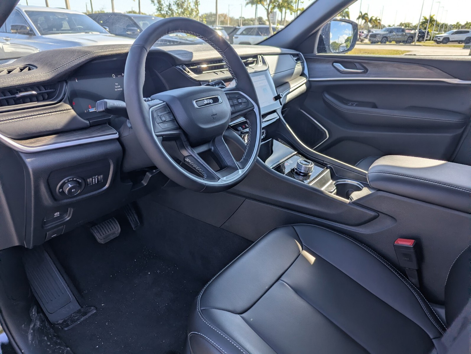 2026 Jeep Grand Cherokee - Photo 14