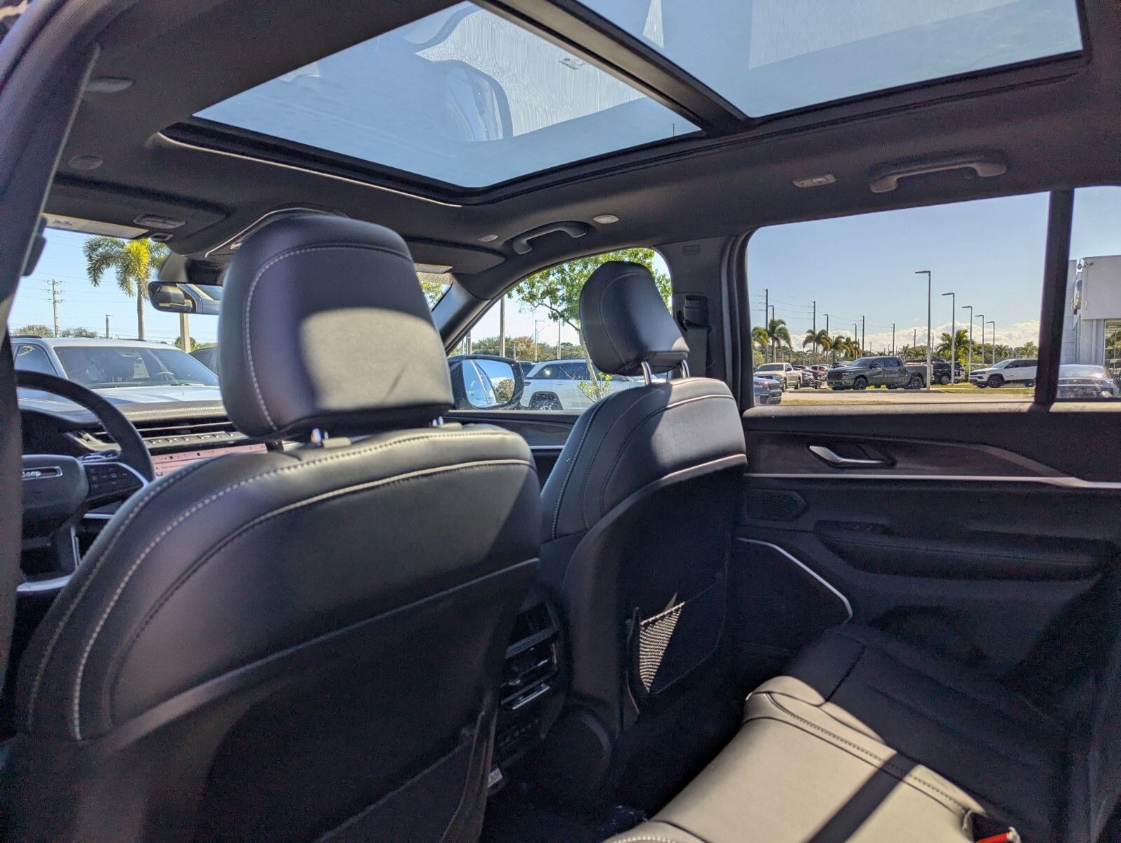 2026 Jeep Grand Cherokee - Photo 9