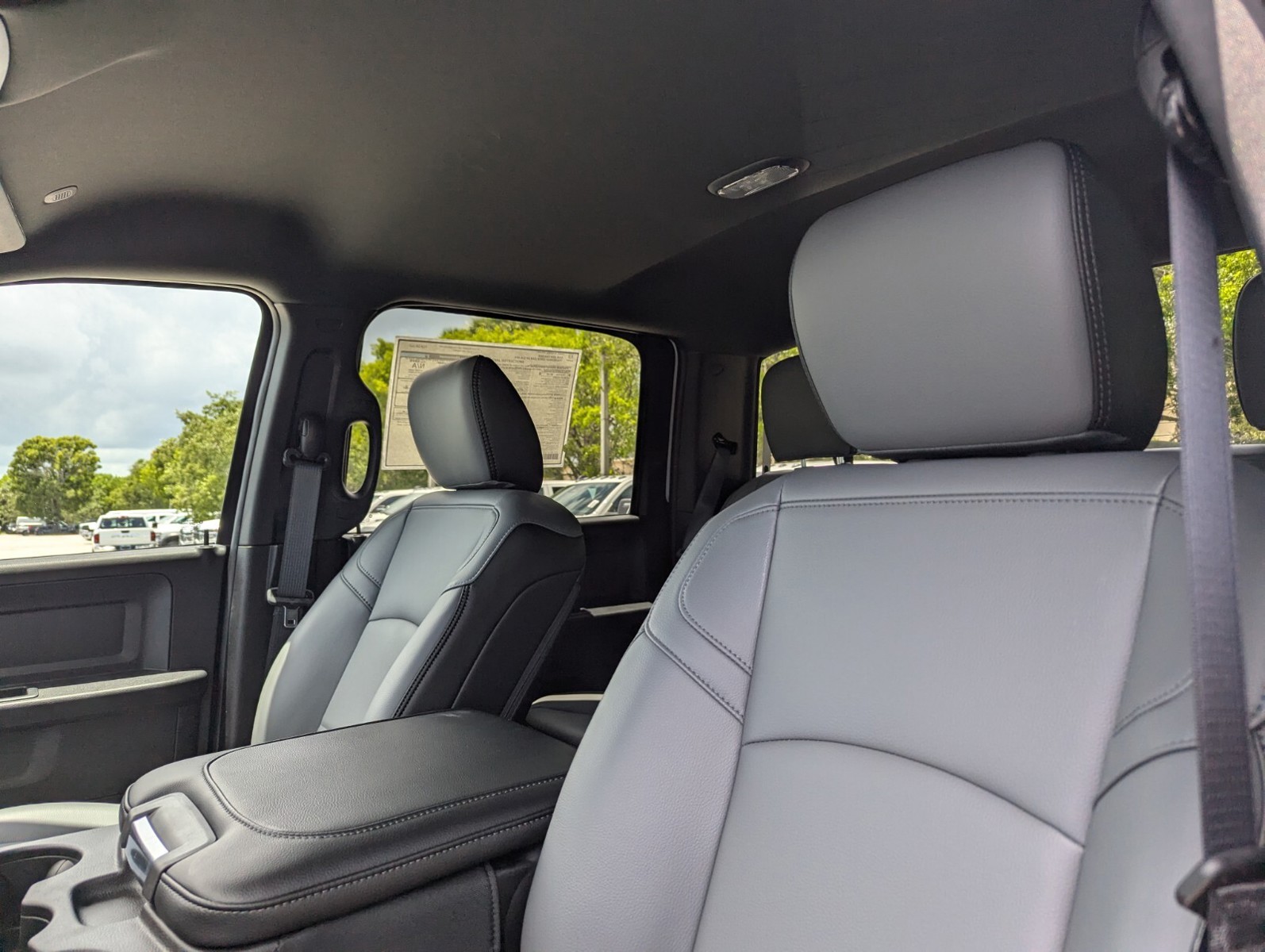 2025 Ram 5500HD - Photo 11