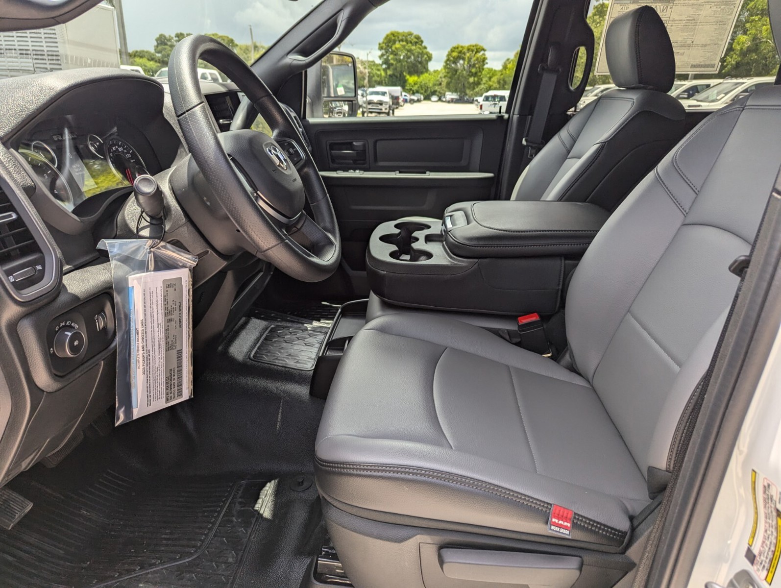 2025 Ram 5500HD - Photo 12