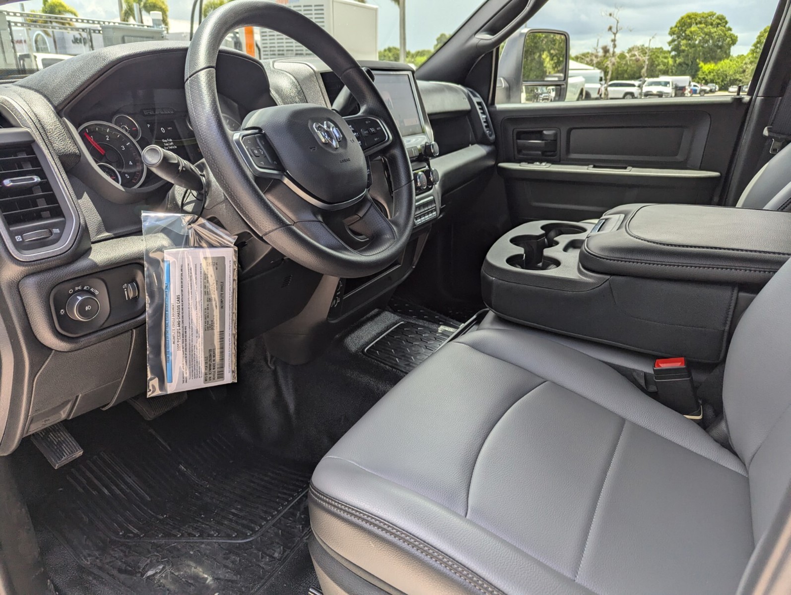 2025 Ram 5500HD - Photo 13