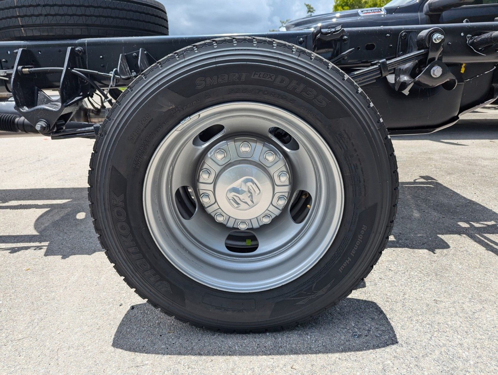 2025 Ram 5500HD - Photo 6