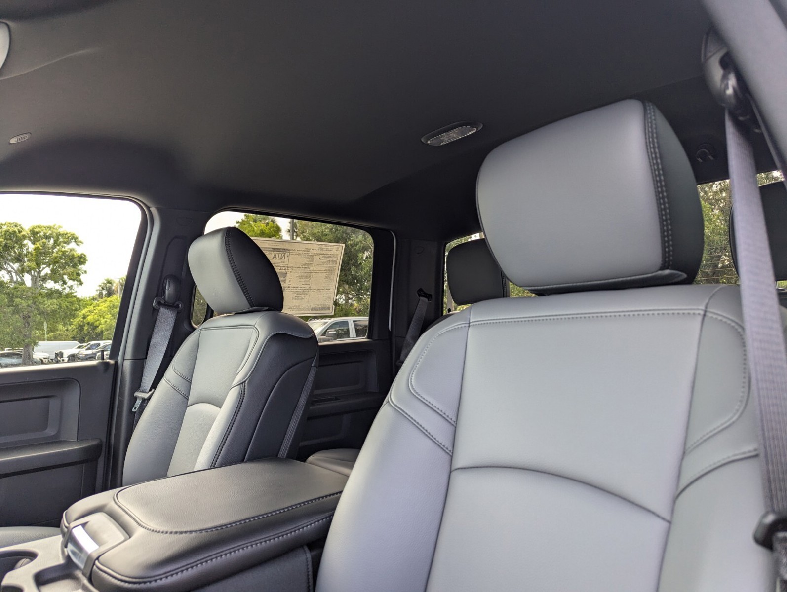 2025 Ram 5500HD - Photo 11