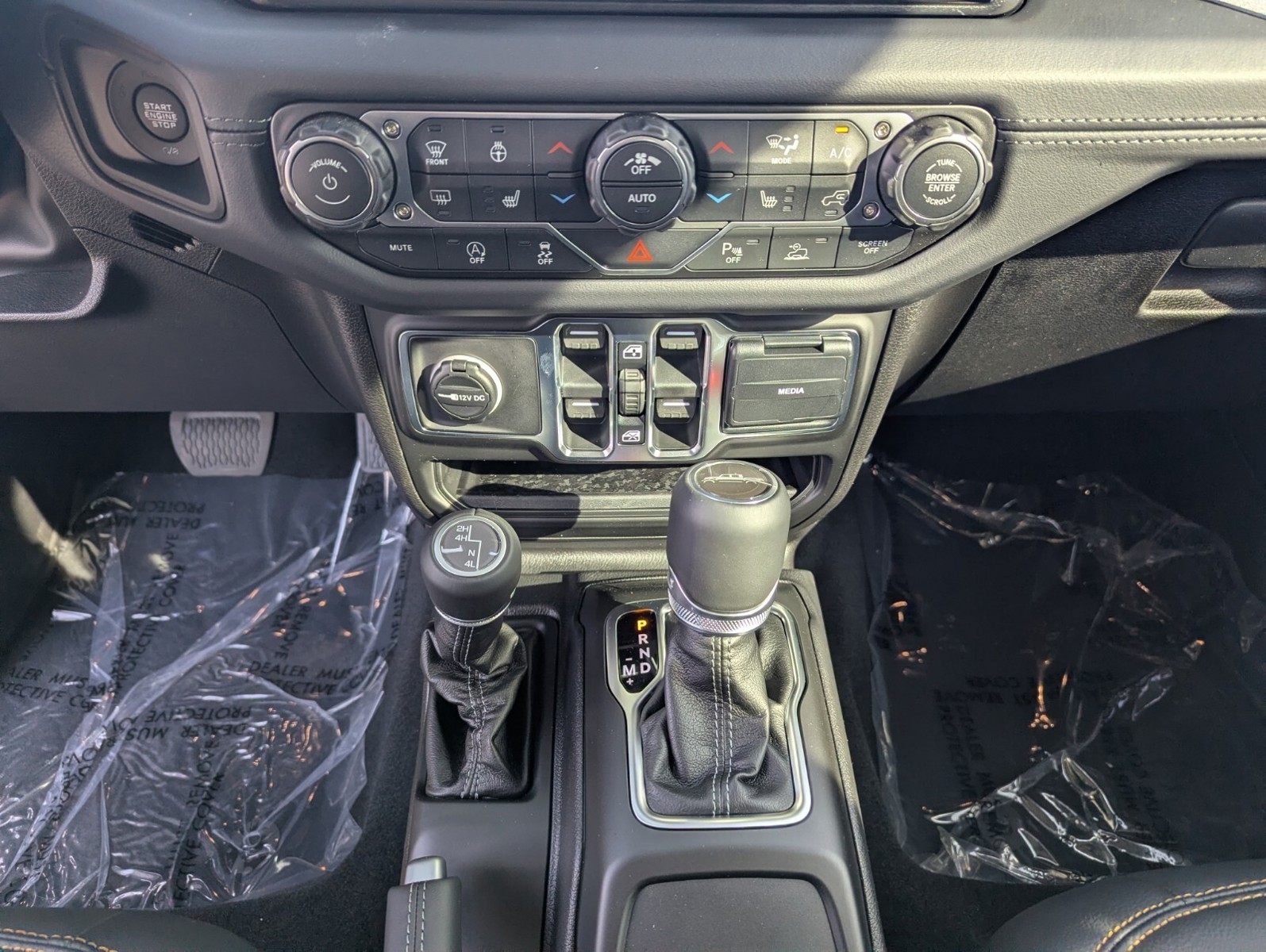2026 Jeep Gladiator - Photo 15