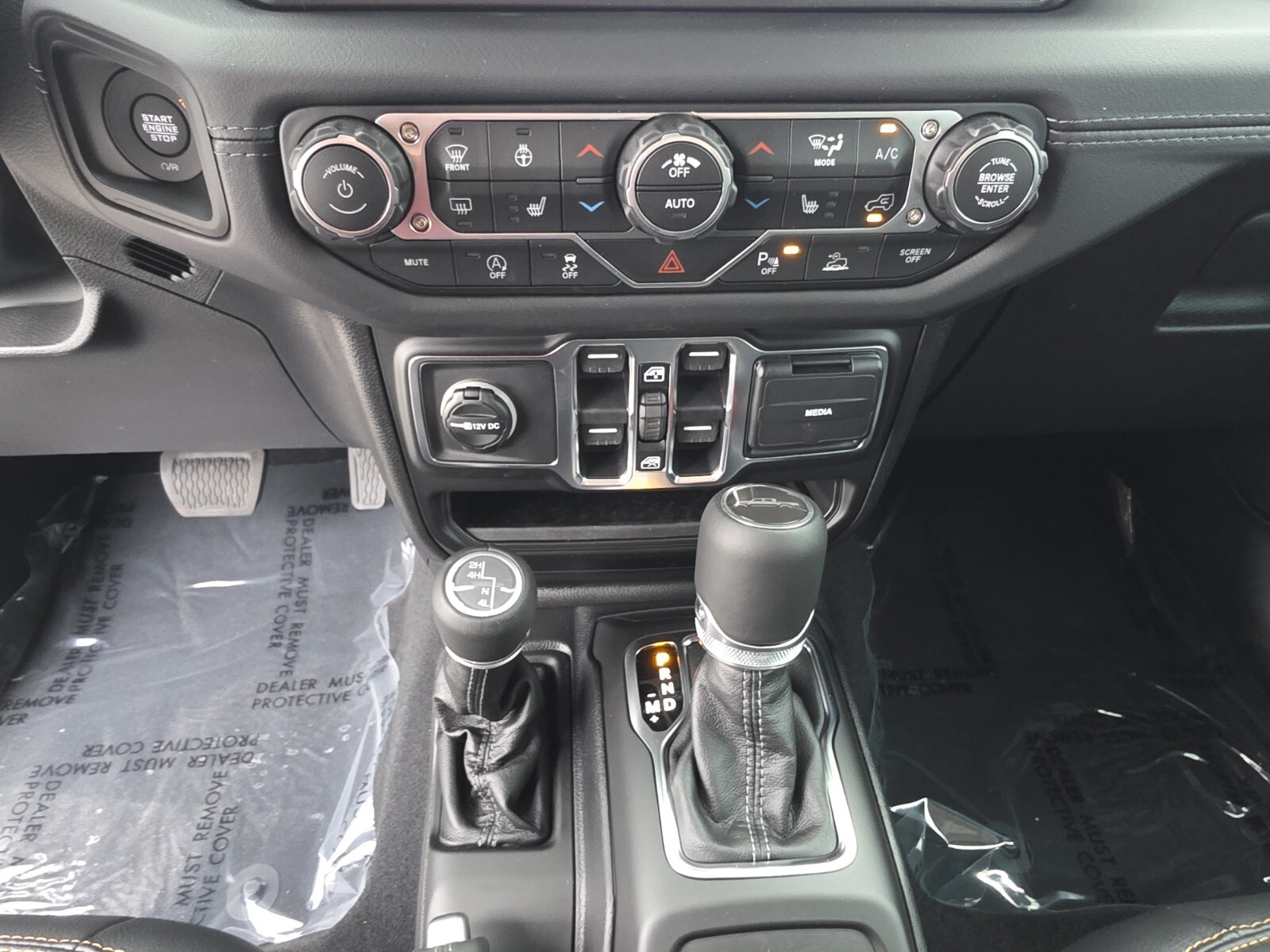 2026 Jeep Gladiator - Photo 14
