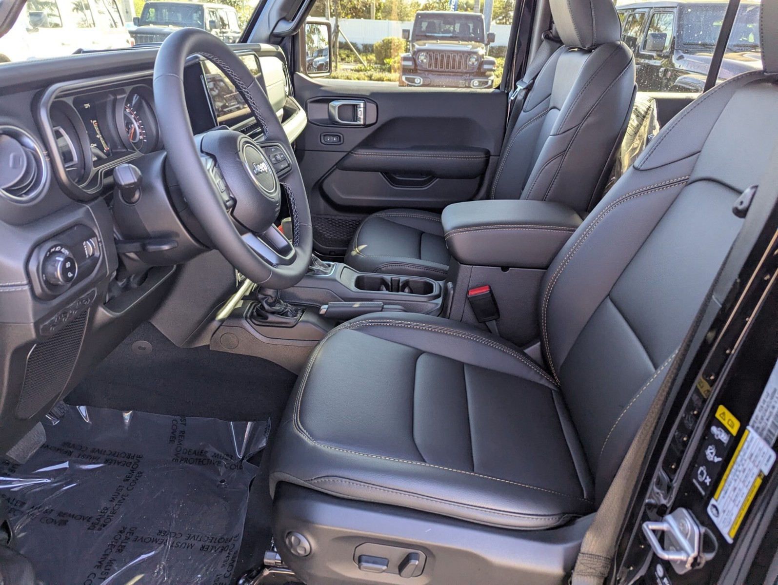 2026 Jeep Gladiator - Photo 12