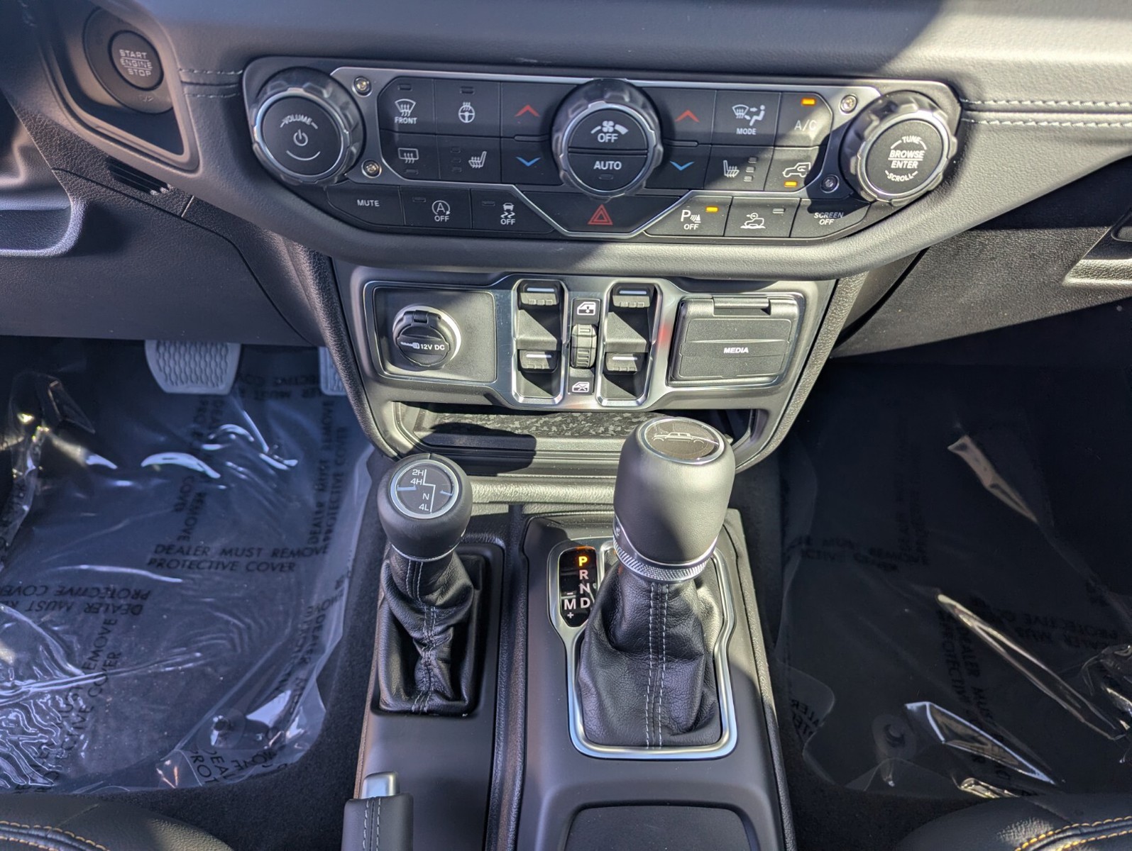 2026 Jeep Gladiator - Photo 15