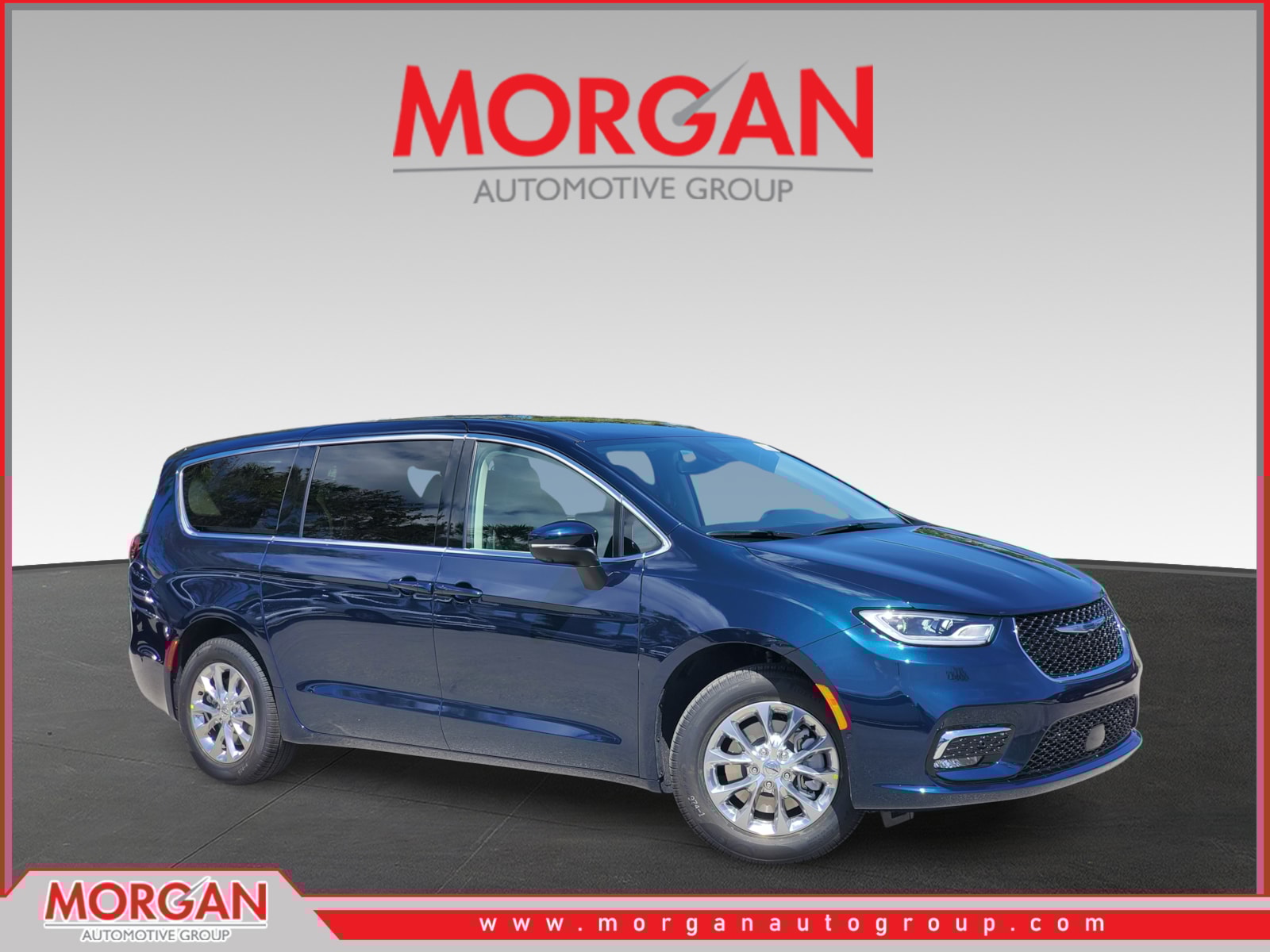New 2023 Chrysler Pacifica Touring L 4D Passenger Van in R544921