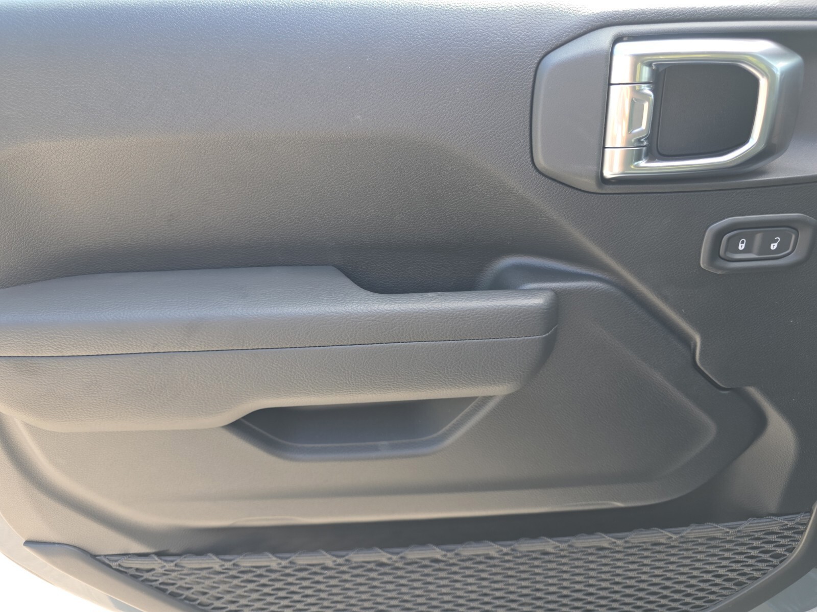 2026 Jeep Wrangler - Photo 14
