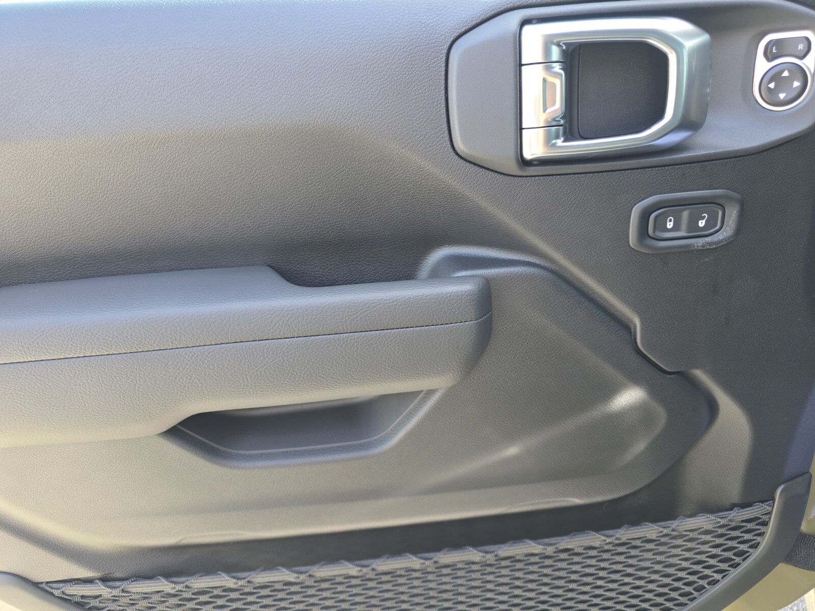 2026 Jeep Wrangler - Photo 14