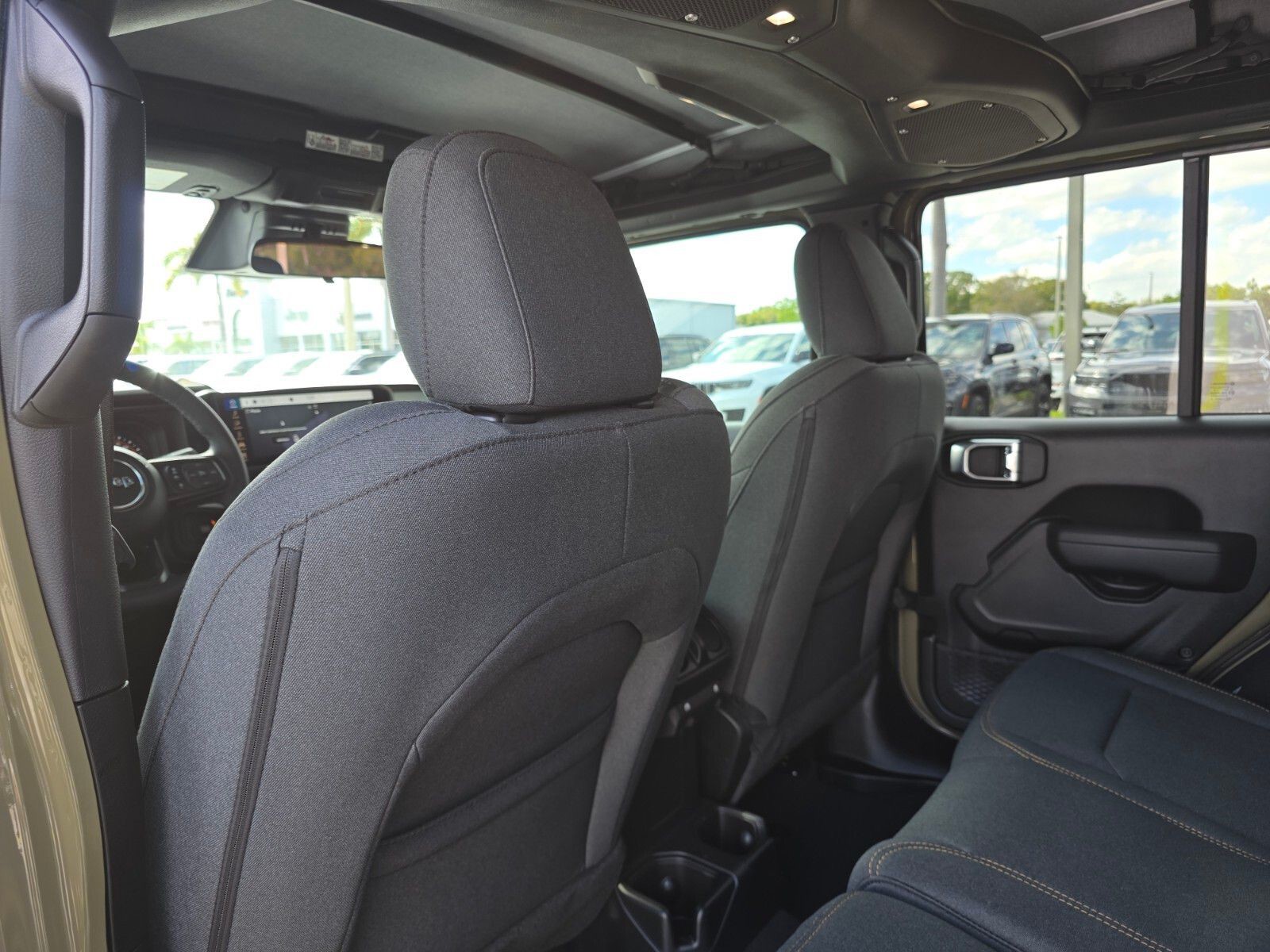 2026 Jeep Wrangler - Photo 9