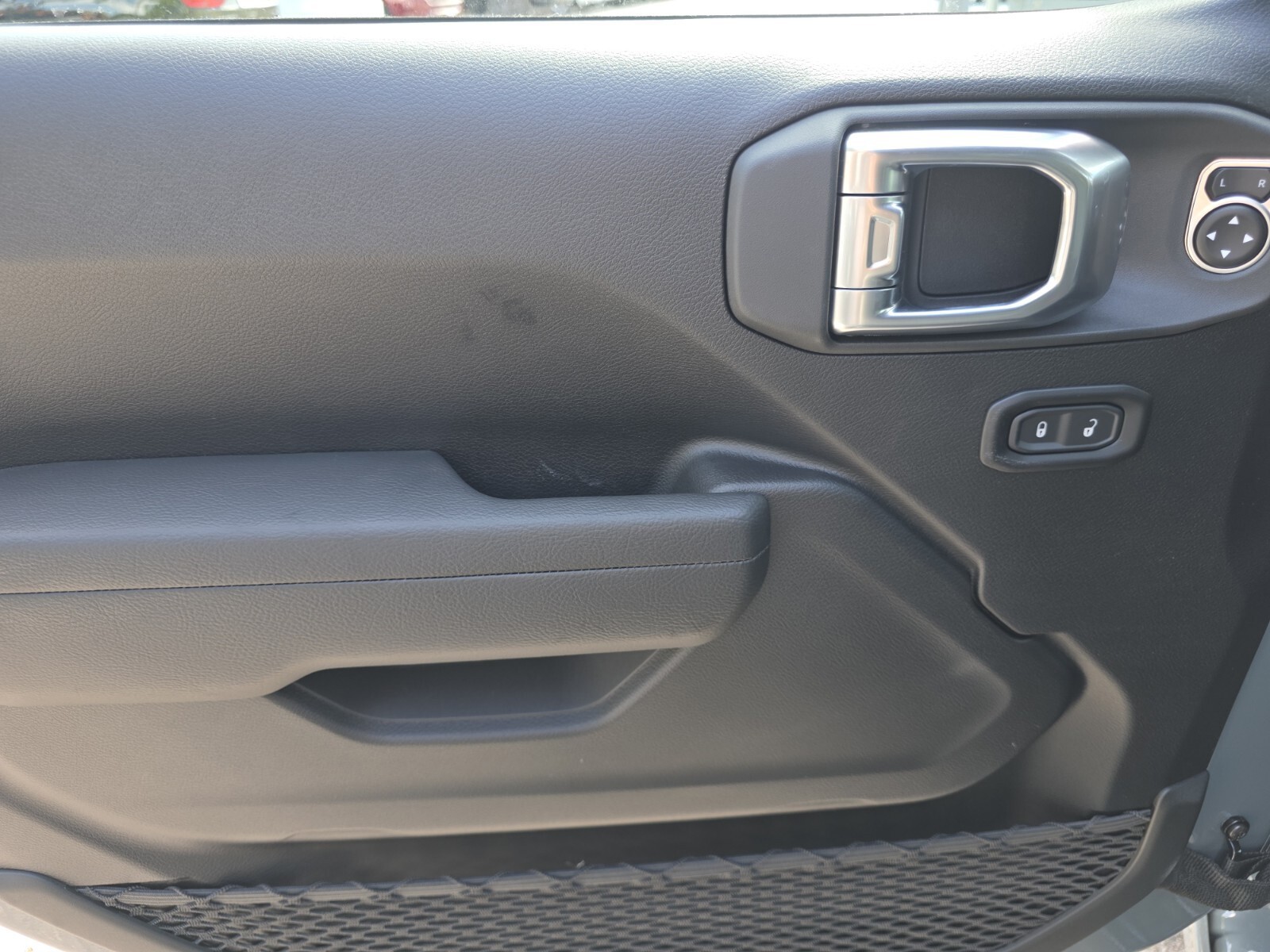 2026 Jeep Wrangler - Photo 14