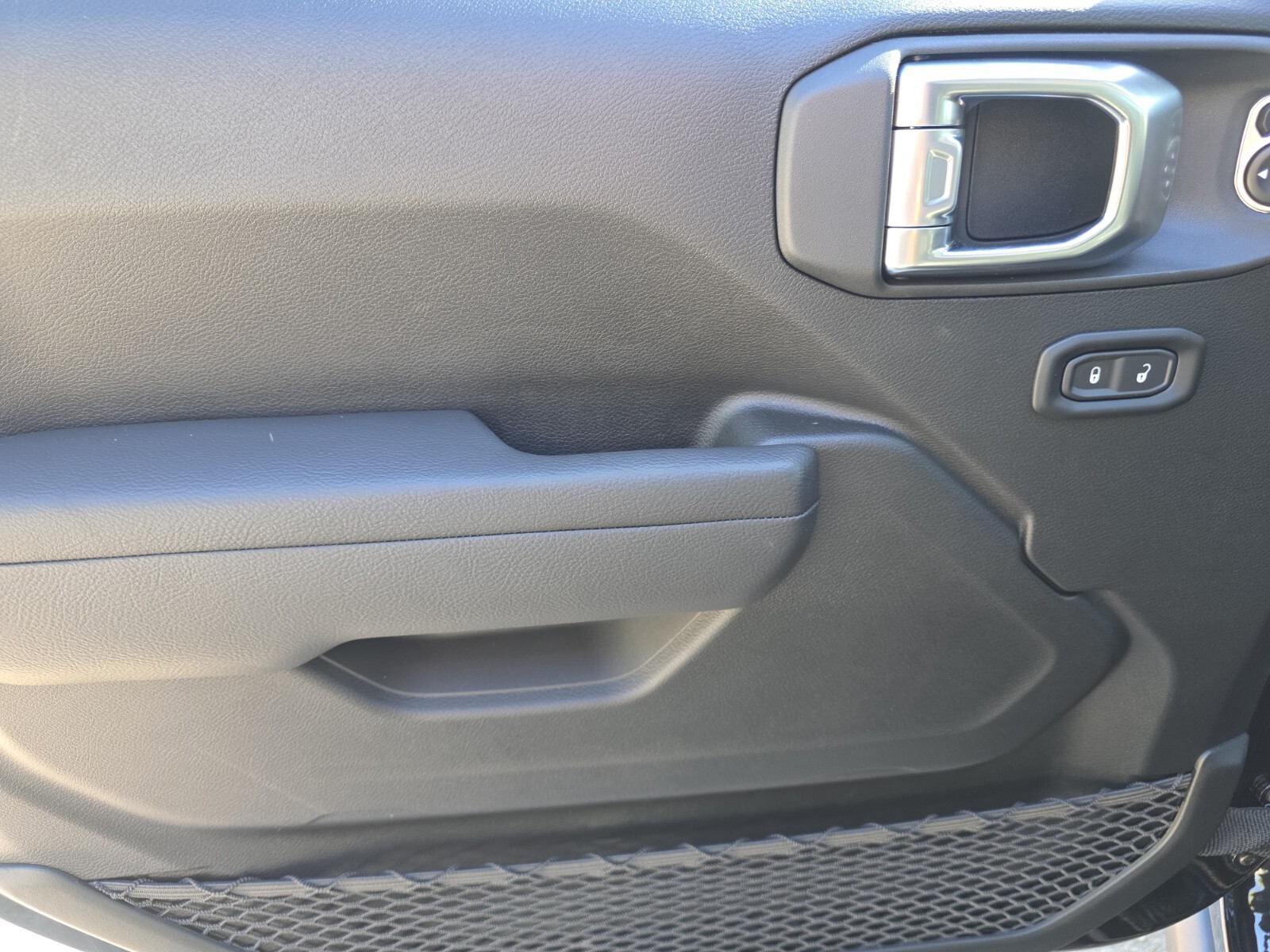 2026 Jeep Wrangler - Photo 14