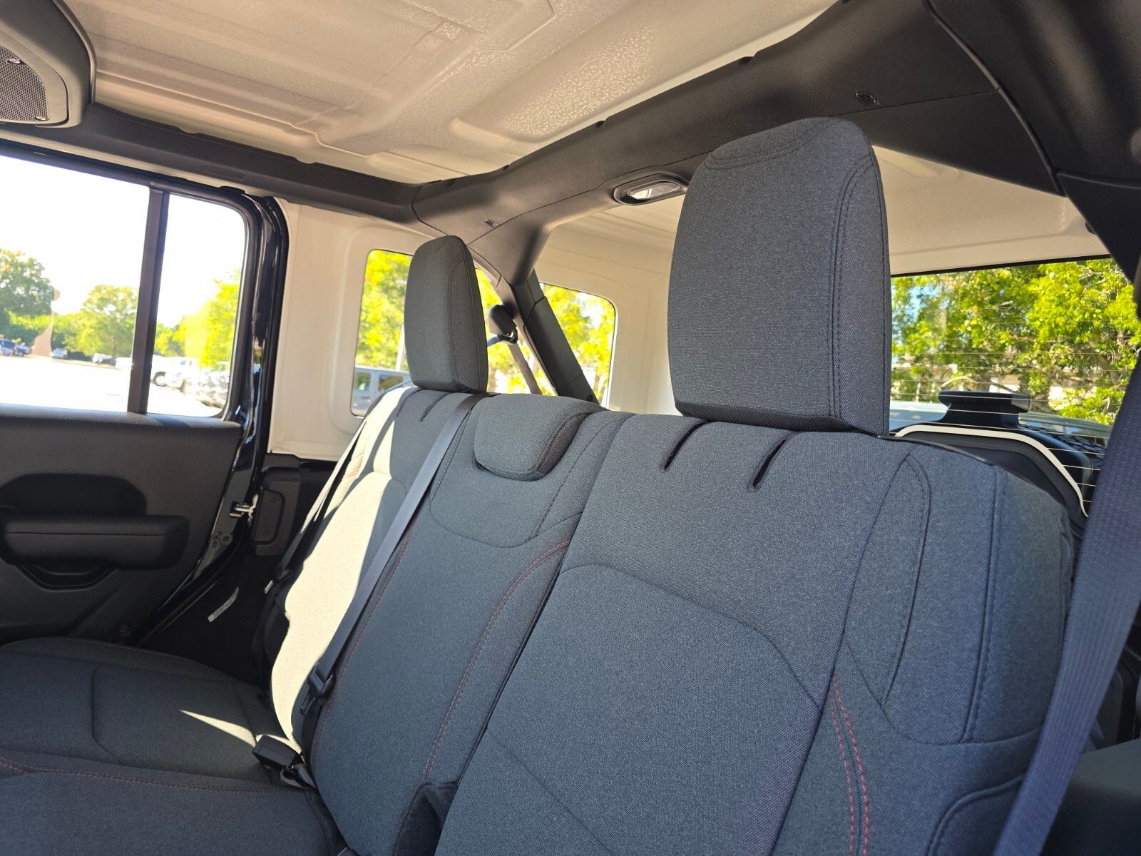 2026 Jeep Wrangler - Photo 7